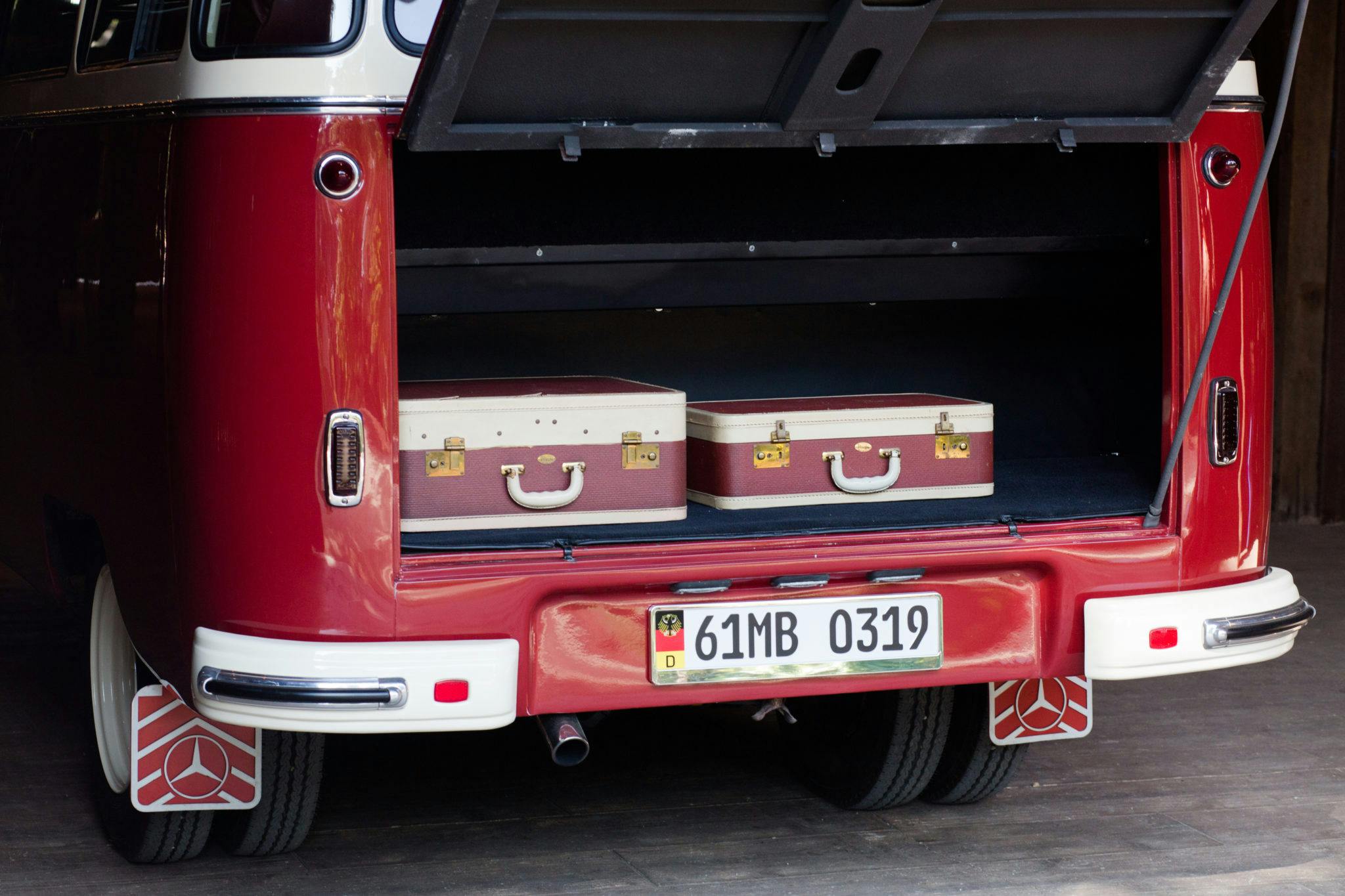 1961 Mercedes-Benz O 319 Suitcases in Open Trunk