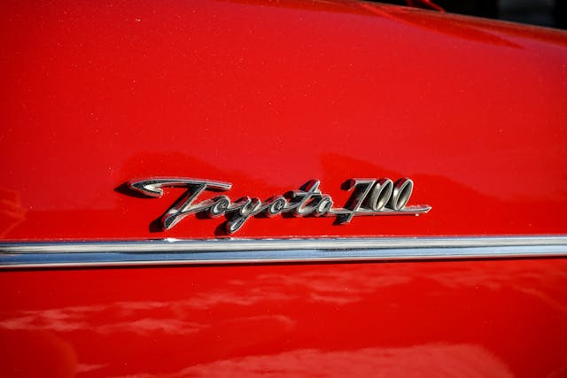 1966-Toyota-Publica-700-logo