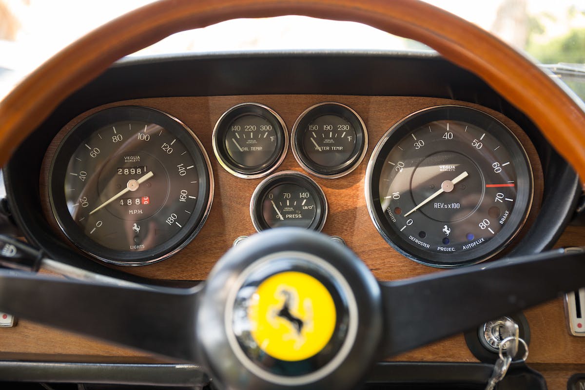 1969-Ferrari-365-22-7-steering wheel