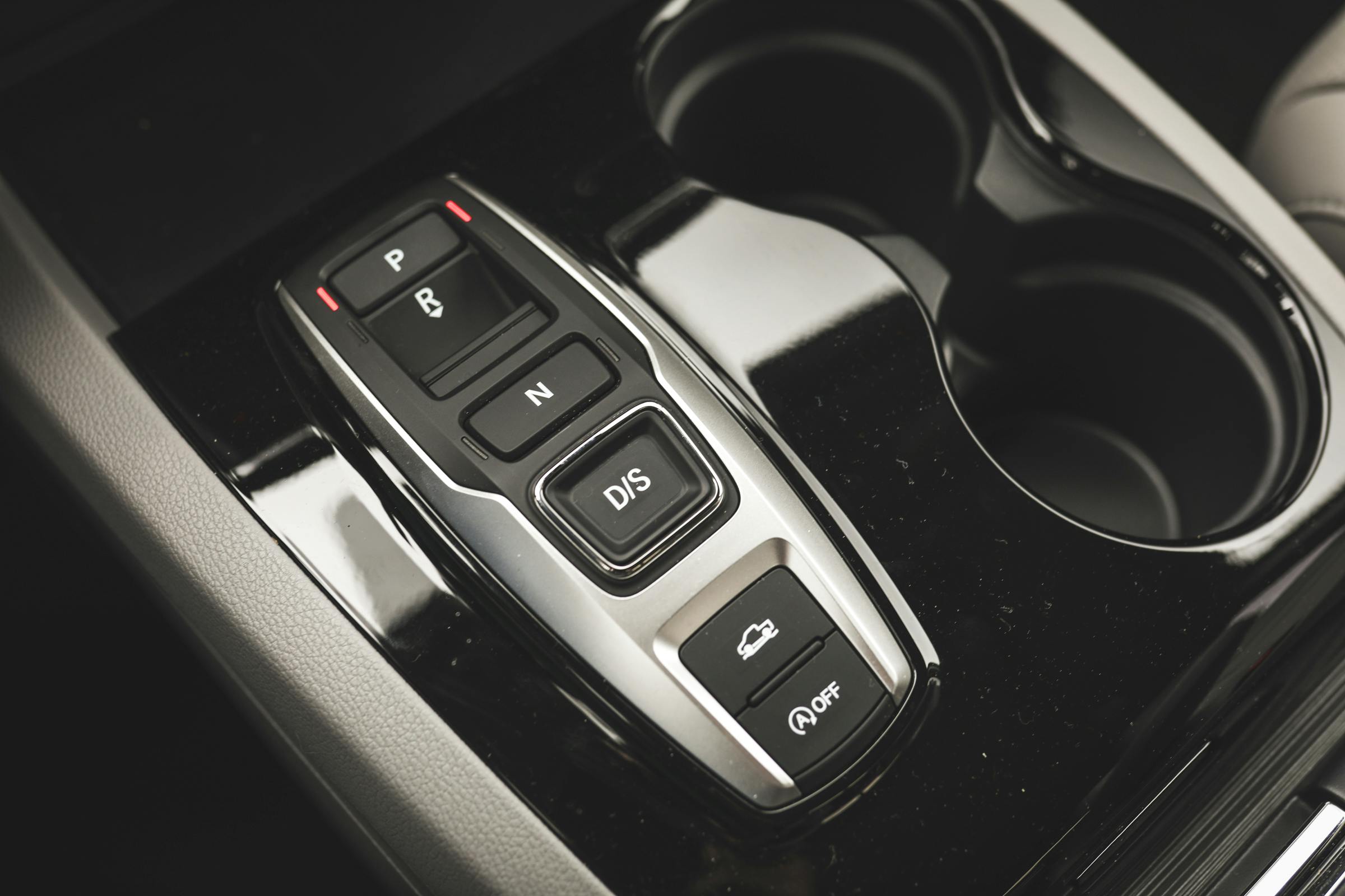 2020 Honda Ridgeline RTL-E gear selector buttons