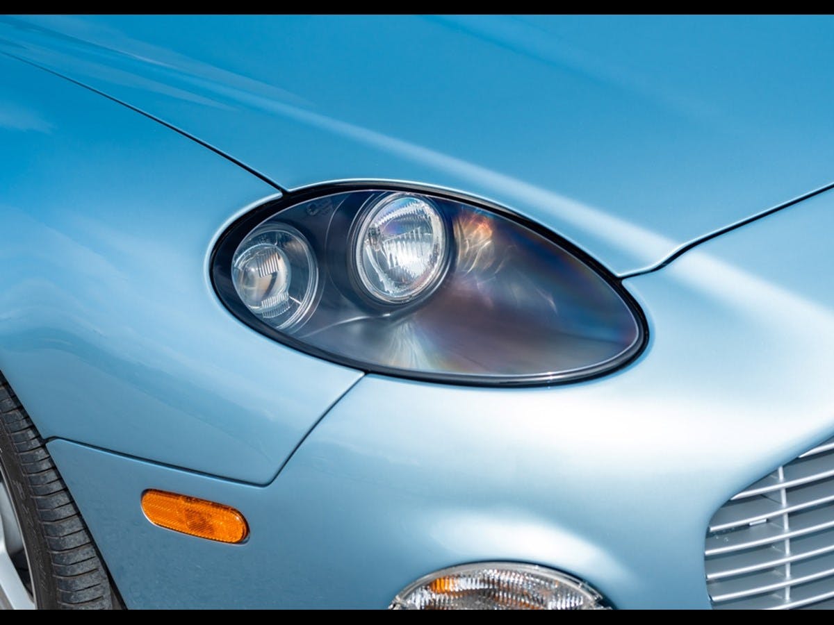 Aston Martin DB7 AR1 2003 headlights