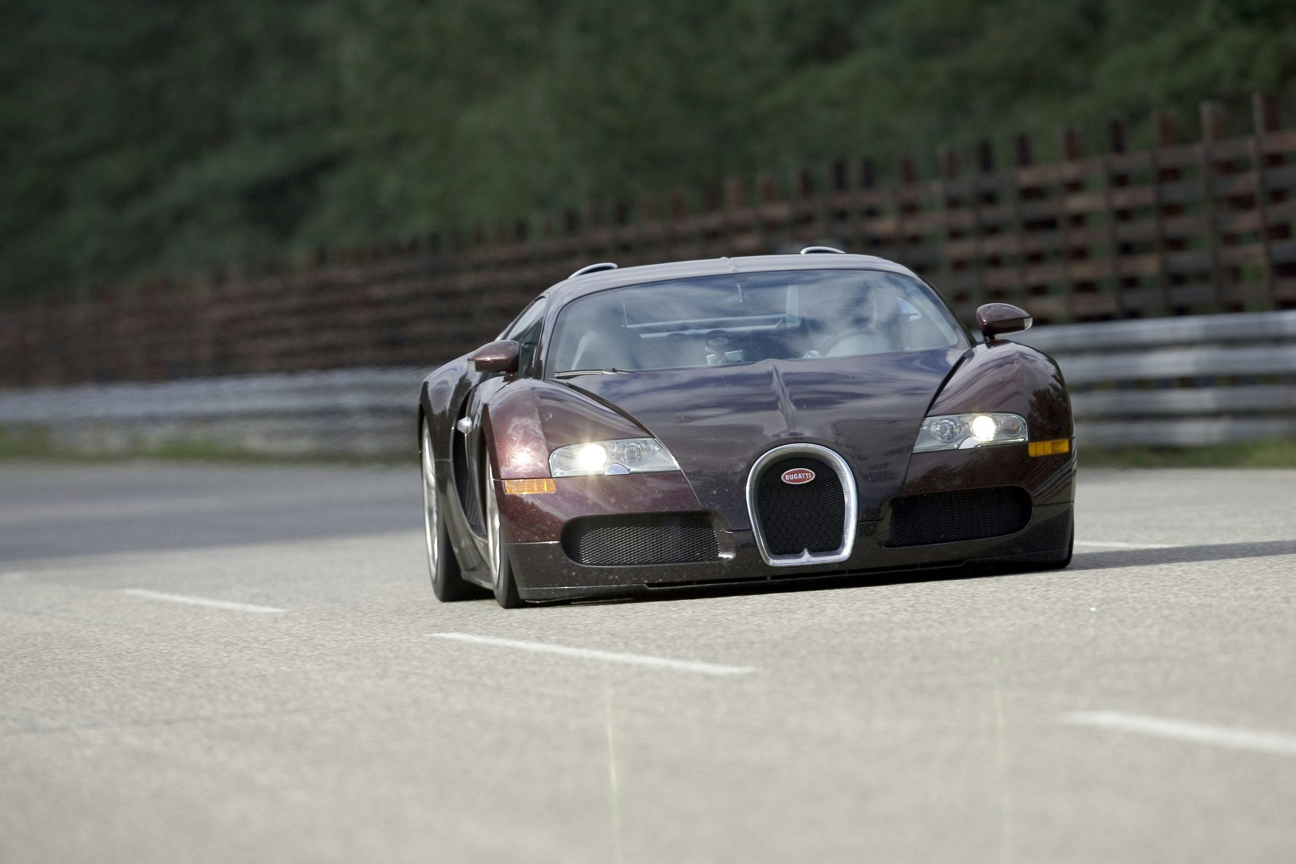 Bugatti Veyron 250 mph front 2