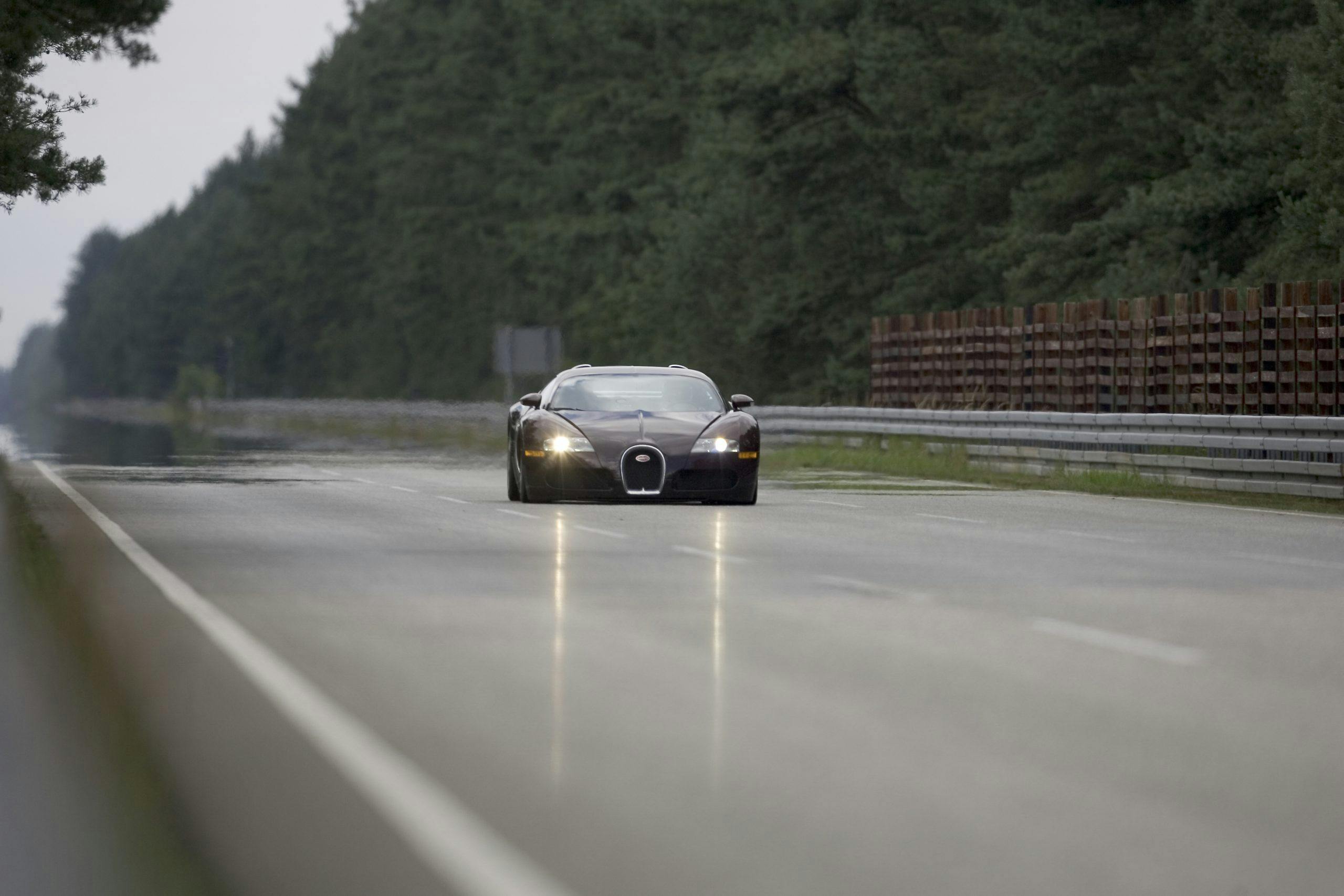 Bugatti Veyron 250 mph distant