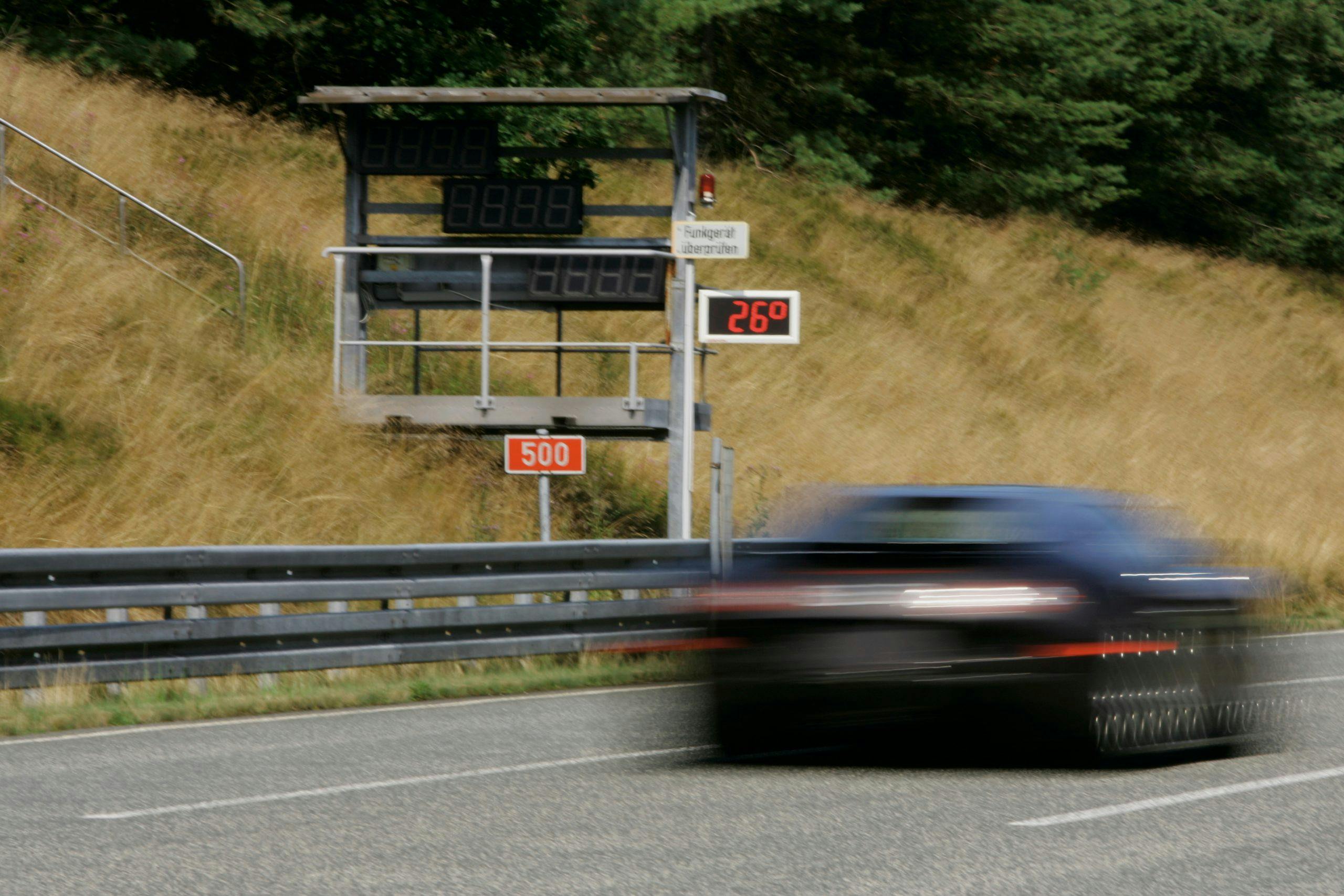 Bugatti Veyron 250 mph blur