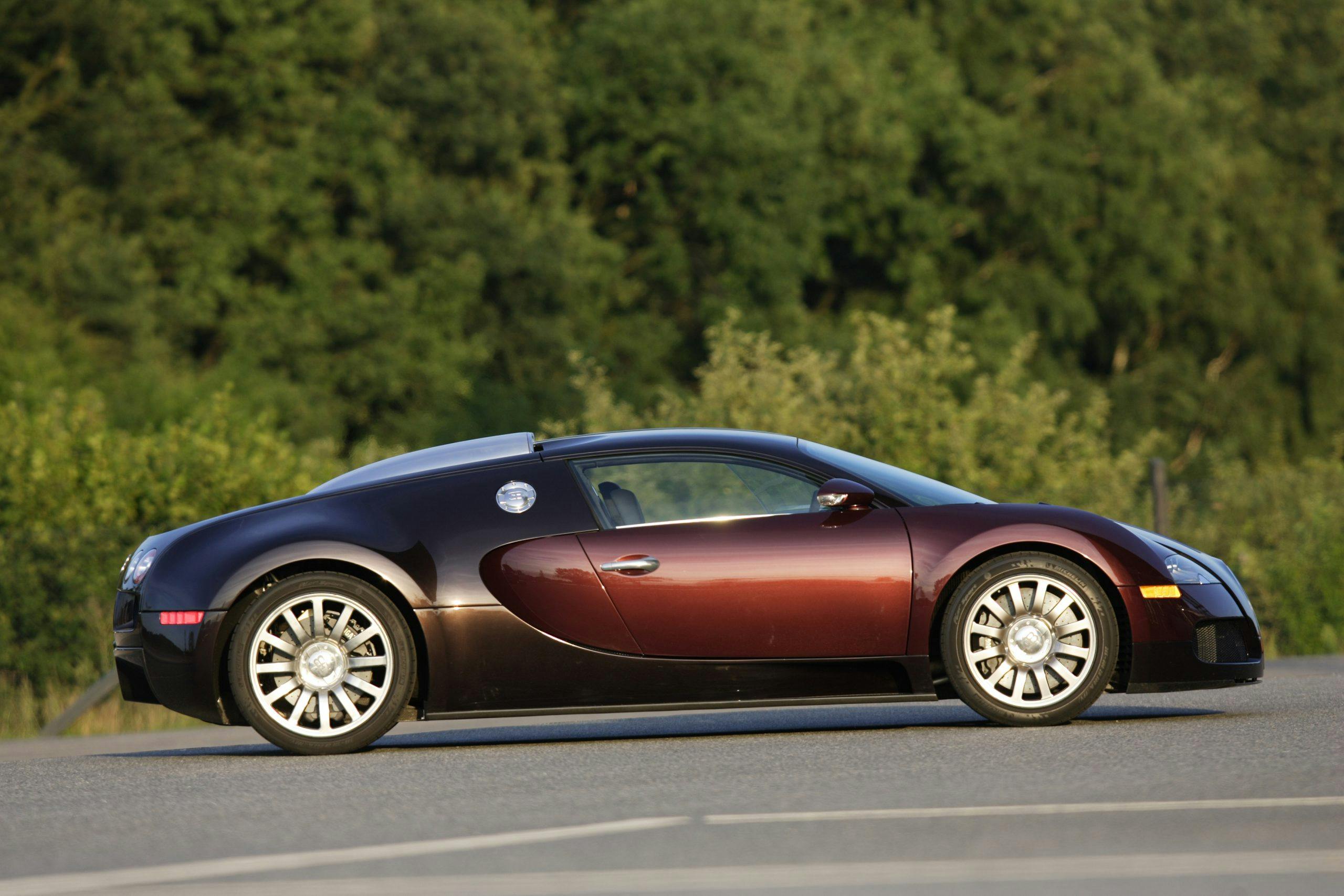 Bugatti Veyron side