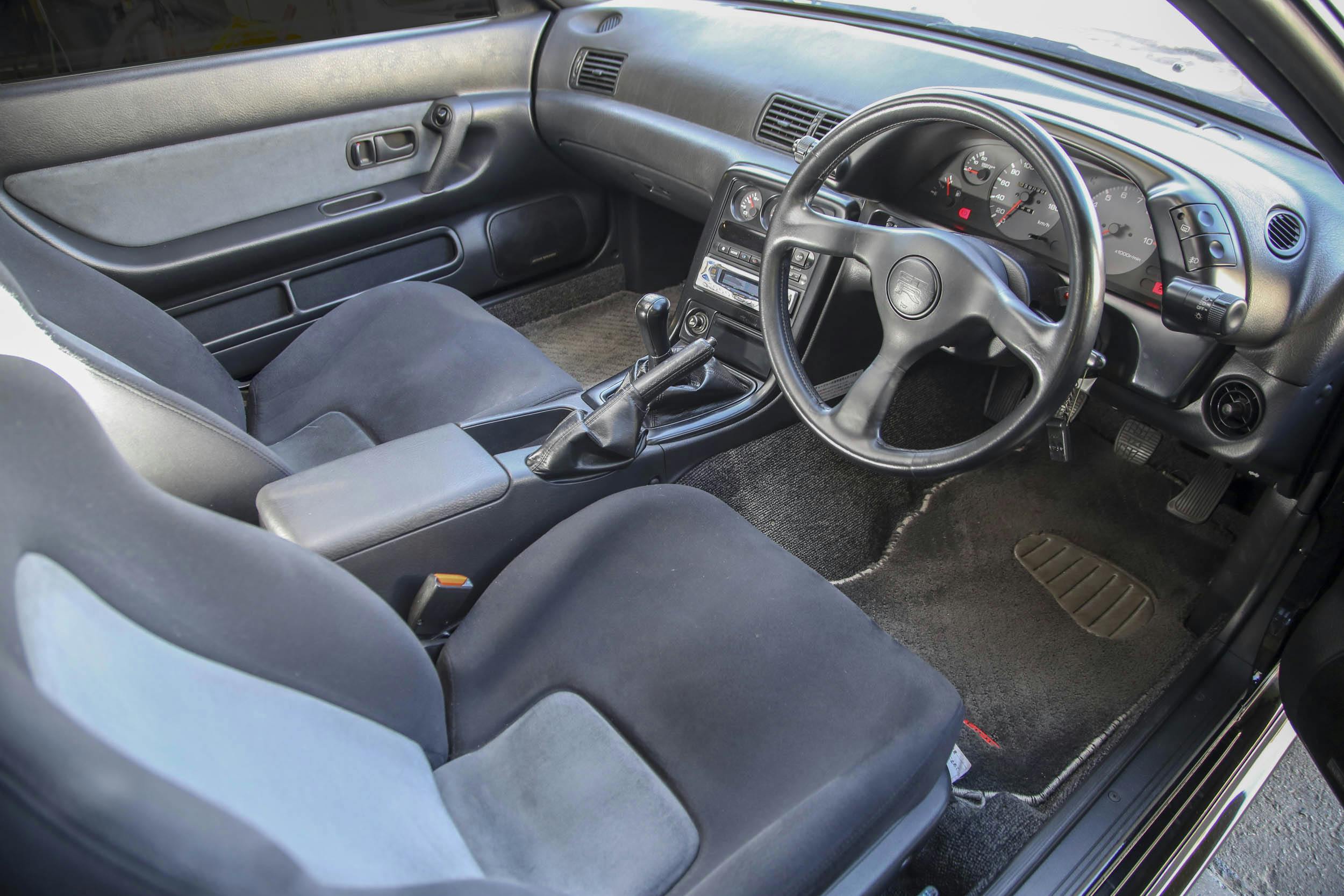 R32 Nissan GT-R toprank 3 interior