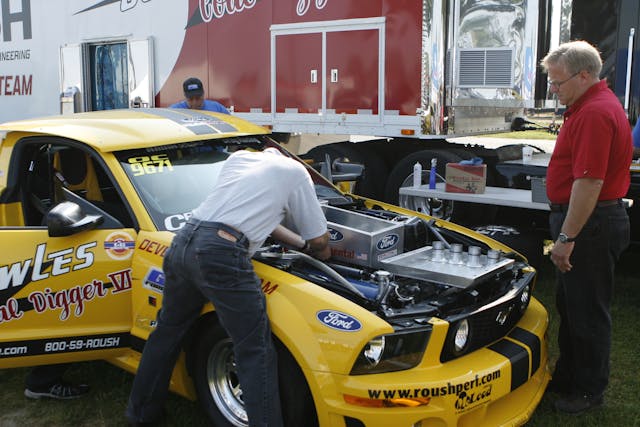 Roush team swapping the trumpets of the individual throttle-body. Roush team swapping the trumpets of the individual throttle-body.