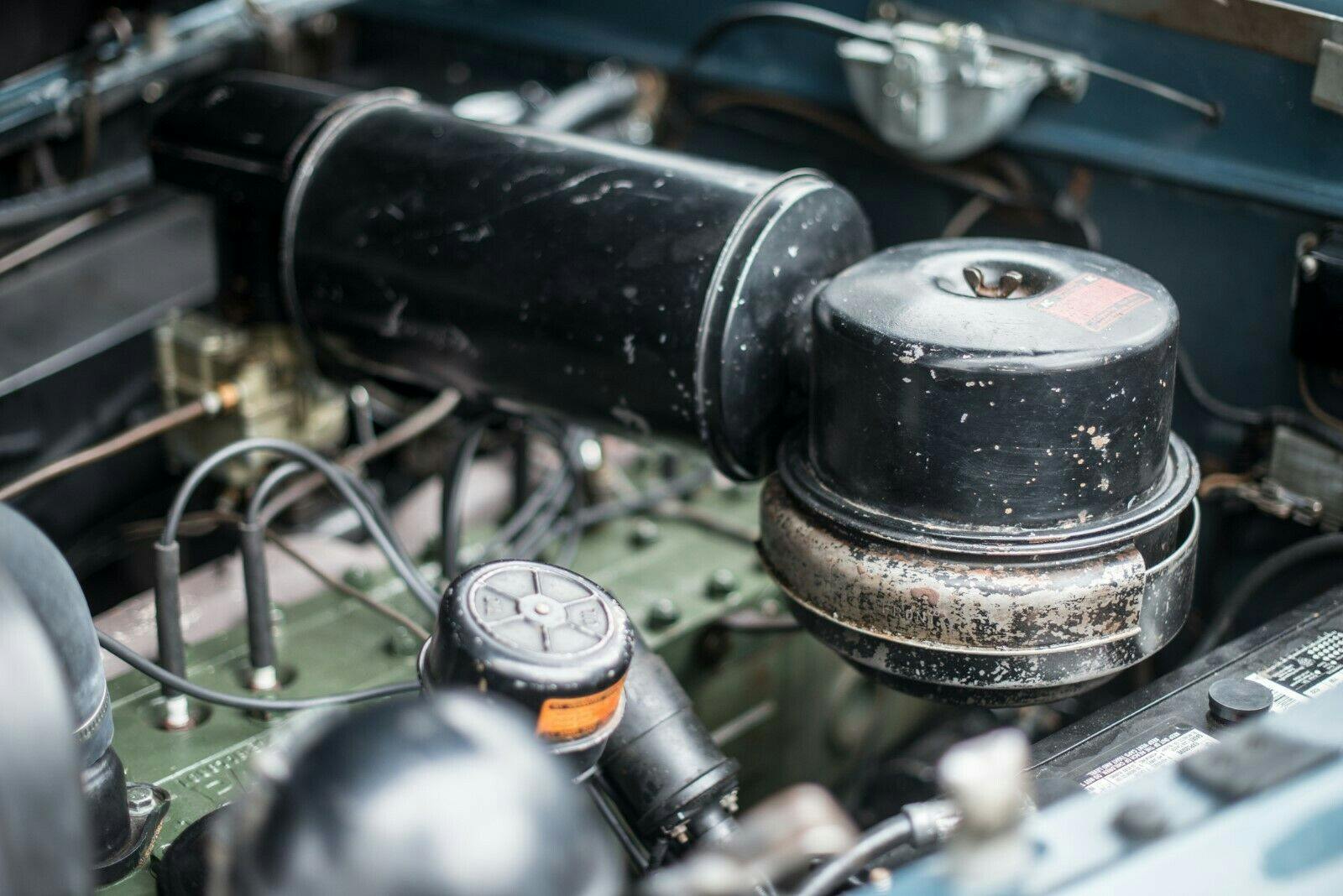 1949 Packard Deluxe Club Sedan - Engine