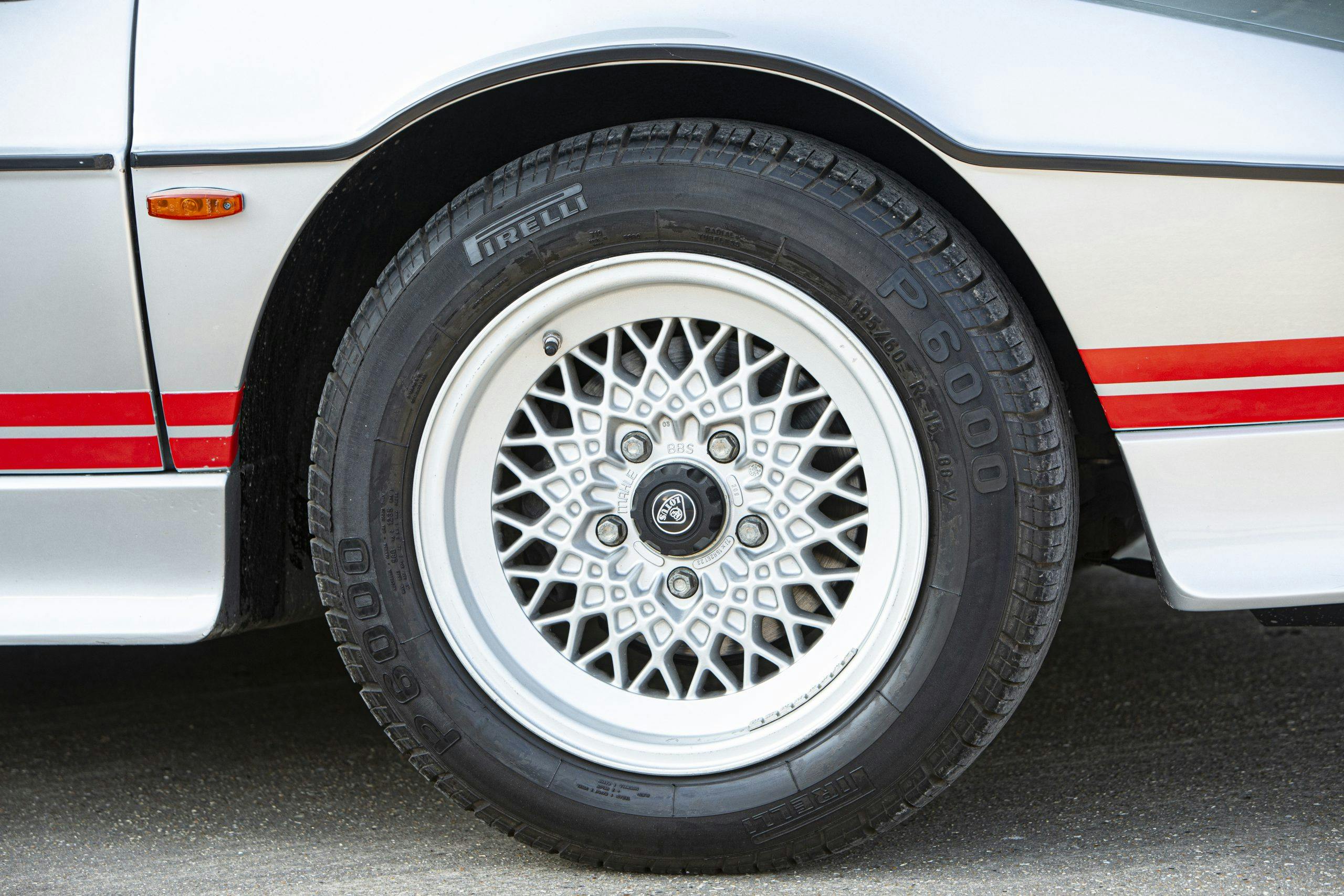 Lotus Espirit Series 3 Turbo Wheel and Tire