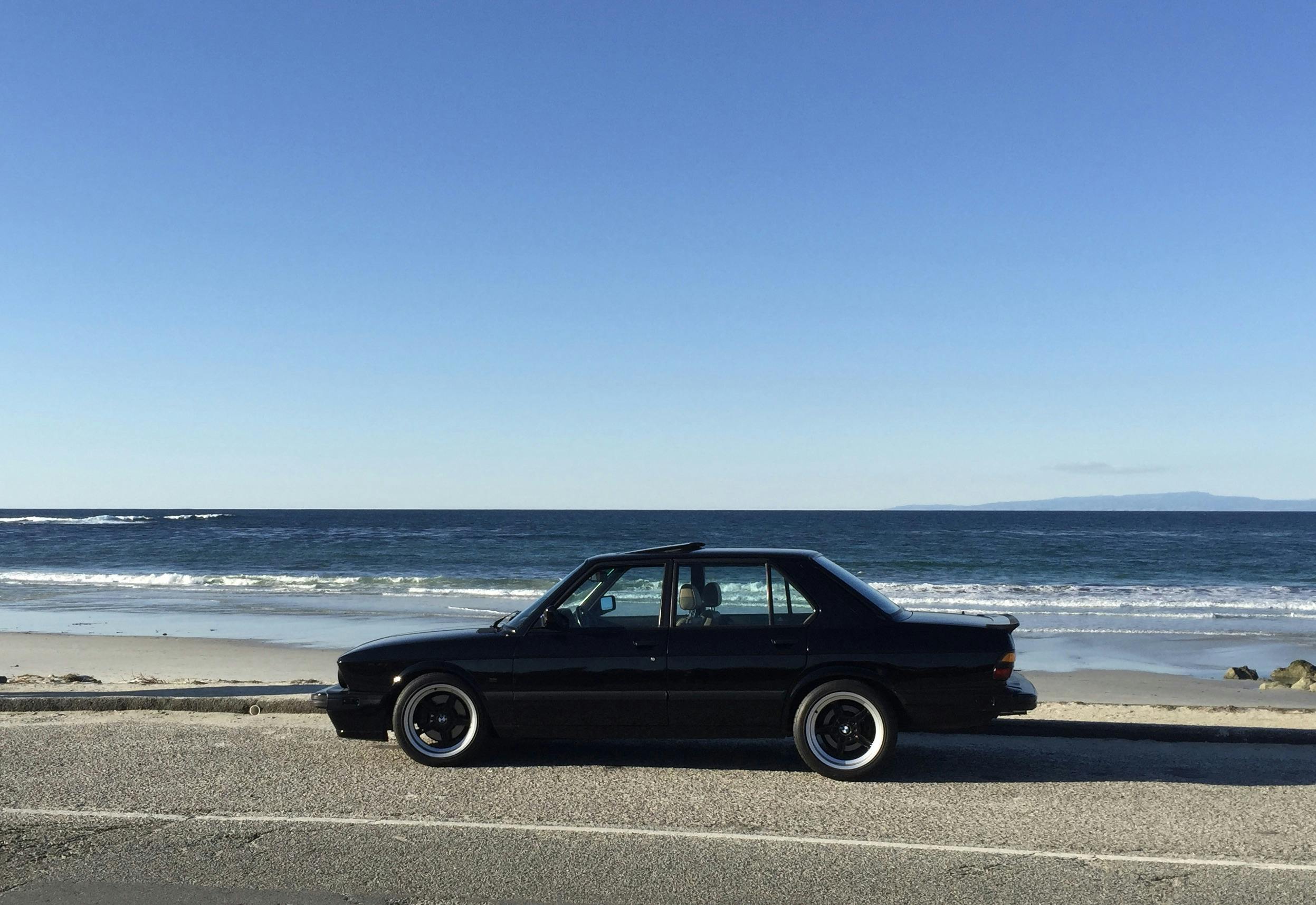 1988 BMW E28 M5 profile