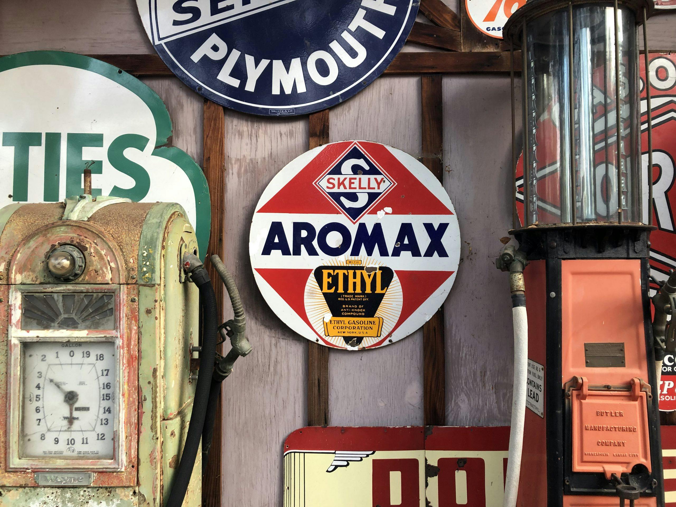aromax vintage gas sign with pumps