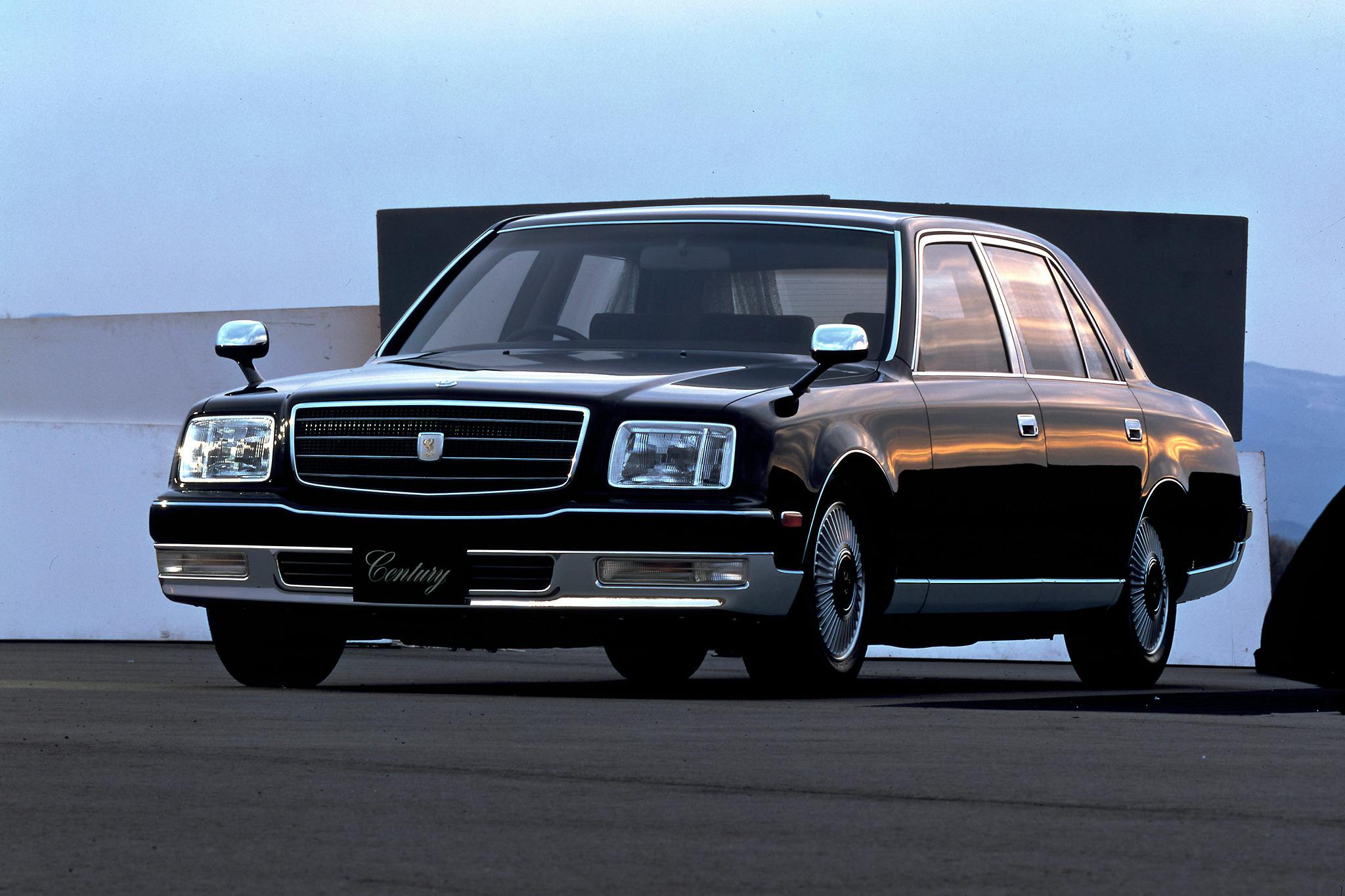 The V 12 Toyota Century Offers Timeless Luxury The Japanese Way