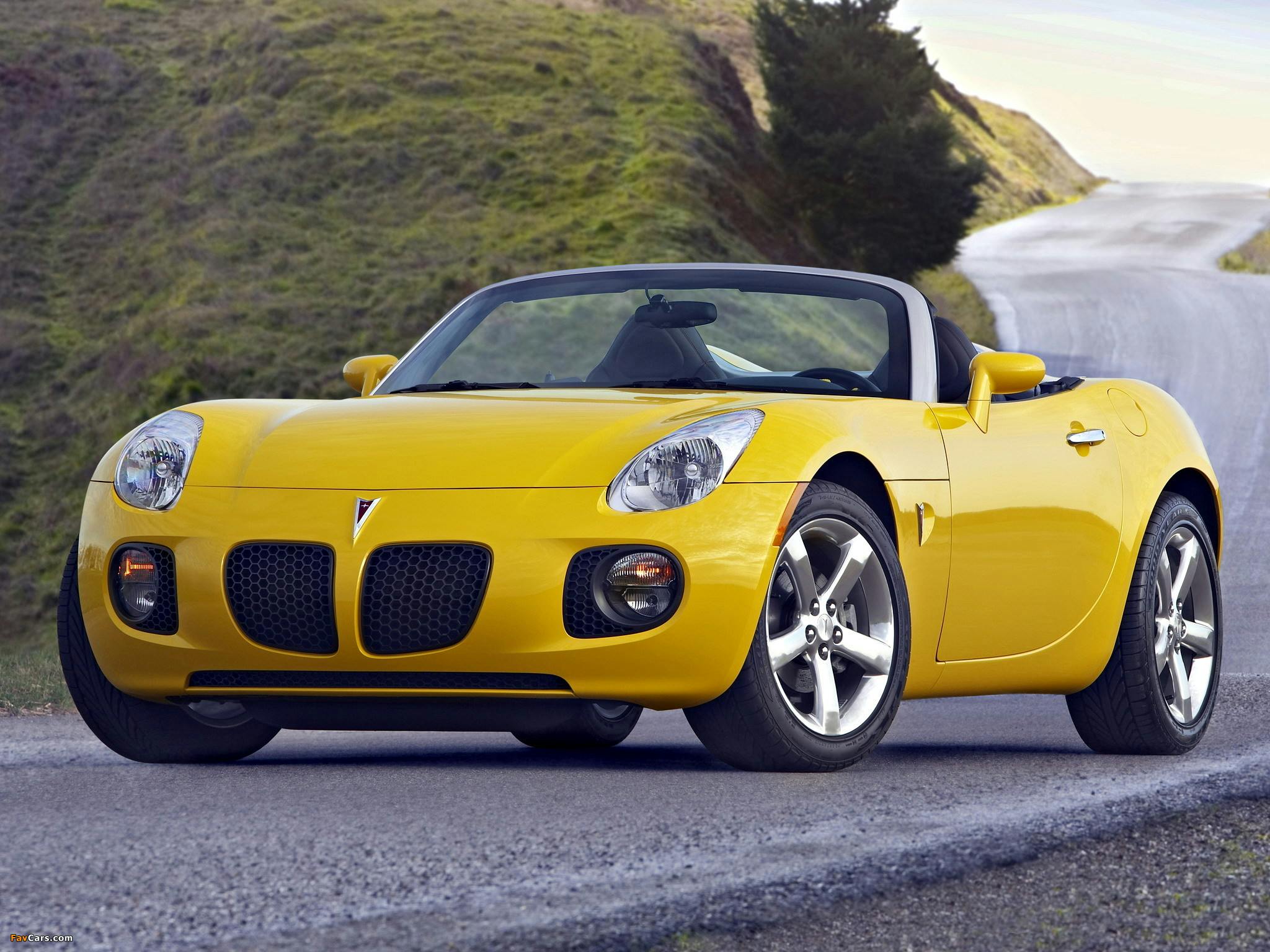 Blokkeren Gorgelen bouwen The 2006–10 Pontiac Solstice offers an affordable alternative to Japanese  roadsters - Hagerty Media