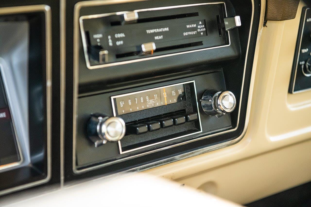 1979 Ford Bronco Custom Interior Radio