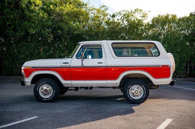1979 Ford Bronco Custom Side Profile 1979 Ford Bronco Custom Side Profile