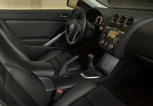 2013 Nissan Altima Coupe Dashboard