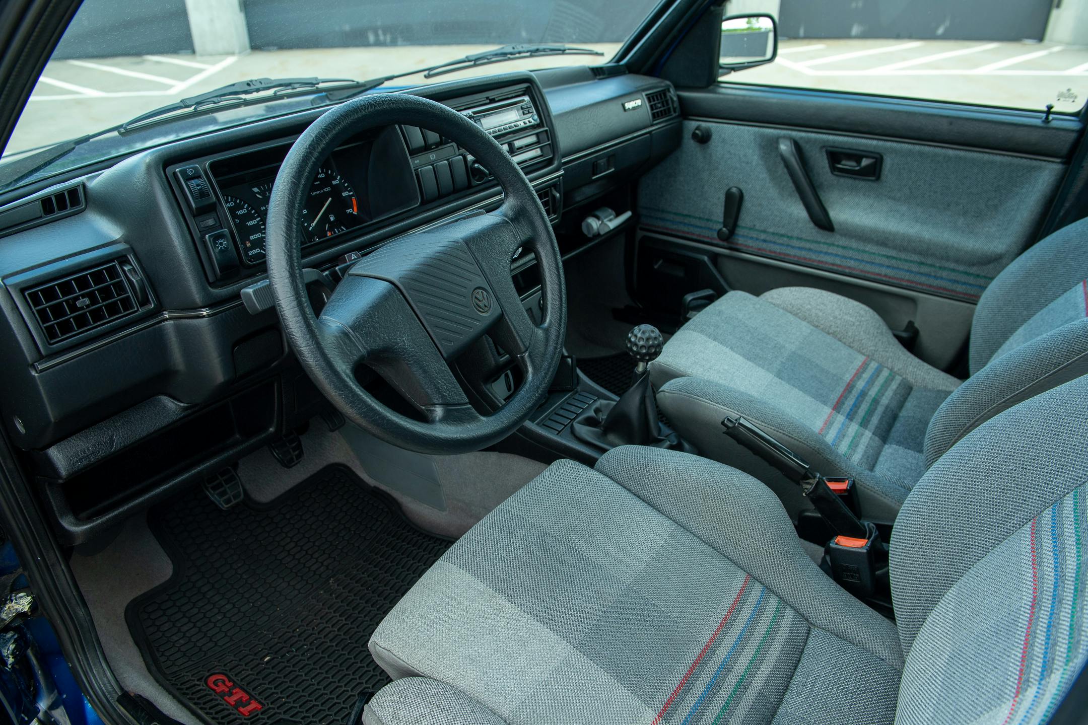 Volkswagen Golf Country interior wheel and dash