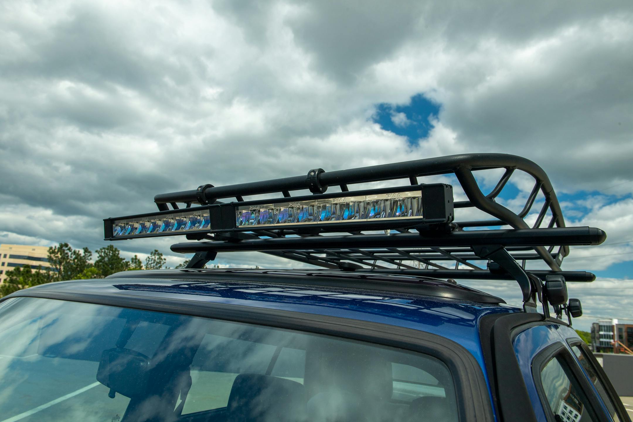 Volkswagen Golf Country roof rack and light