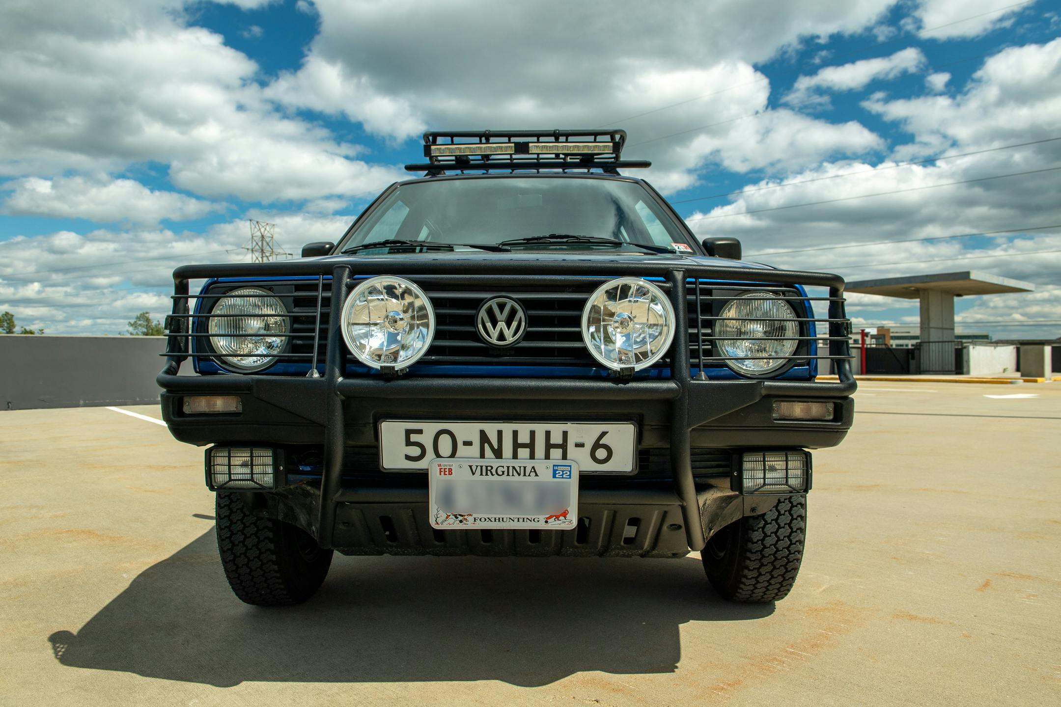 Volkswagen Golf Country front bumper and lights