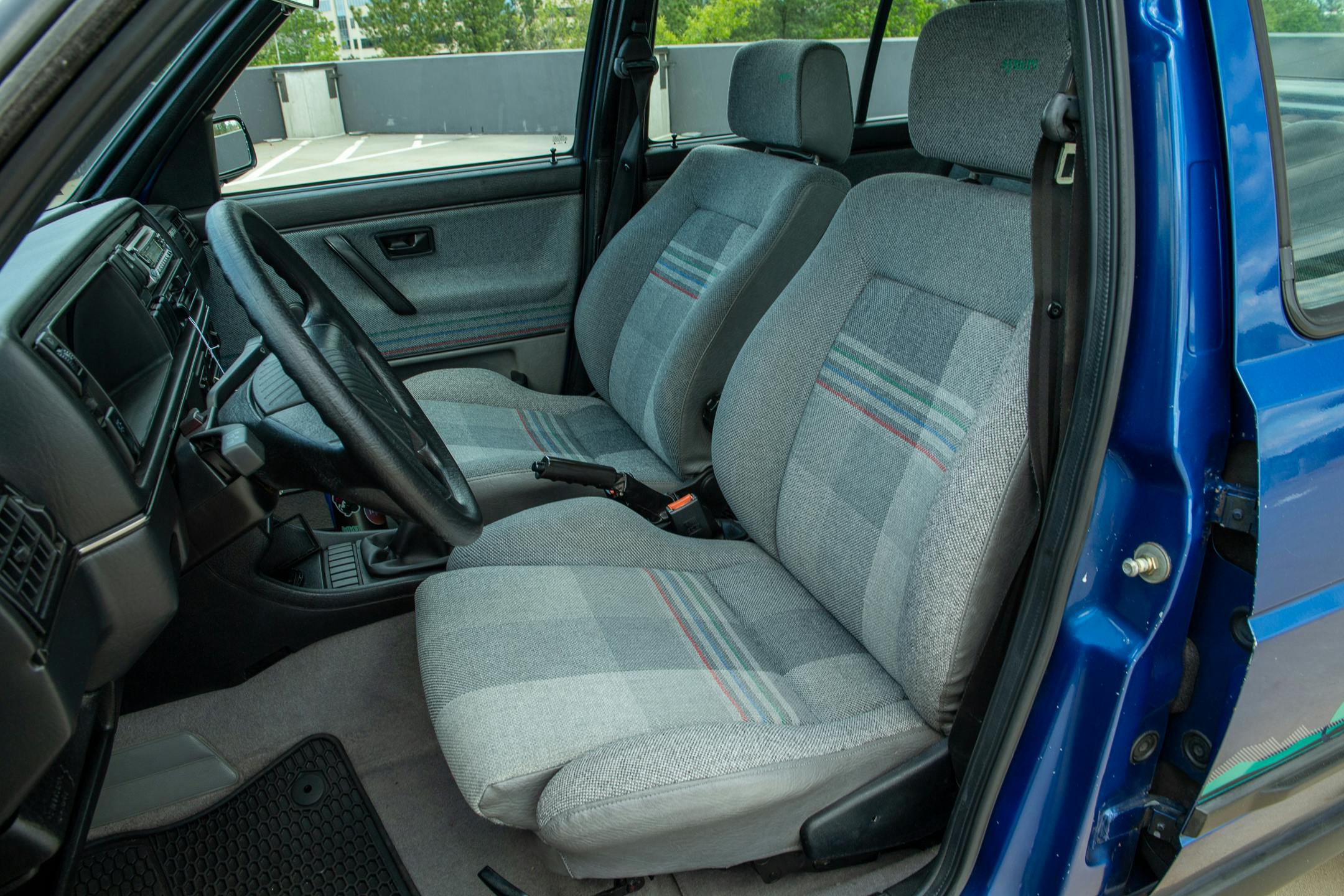 Volkswagen Golf Country interior seats