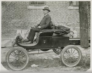 1902 Oldsmobile Curved Dash in period photo - Albert A. Albrecht