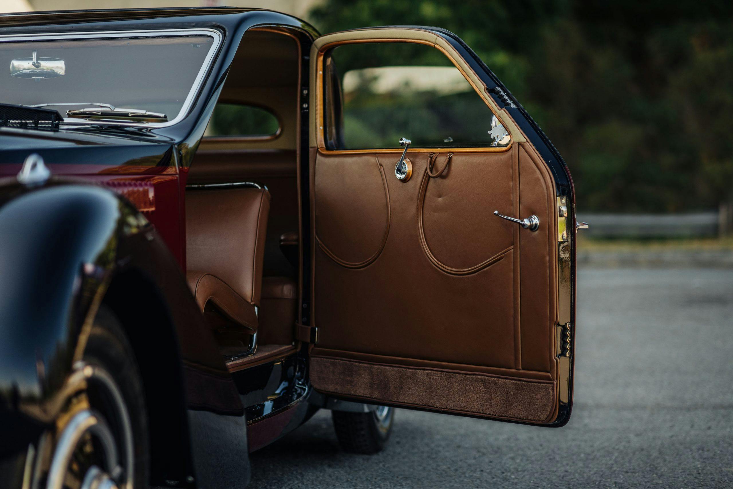 Bugatti 57C Ventoux open door leather