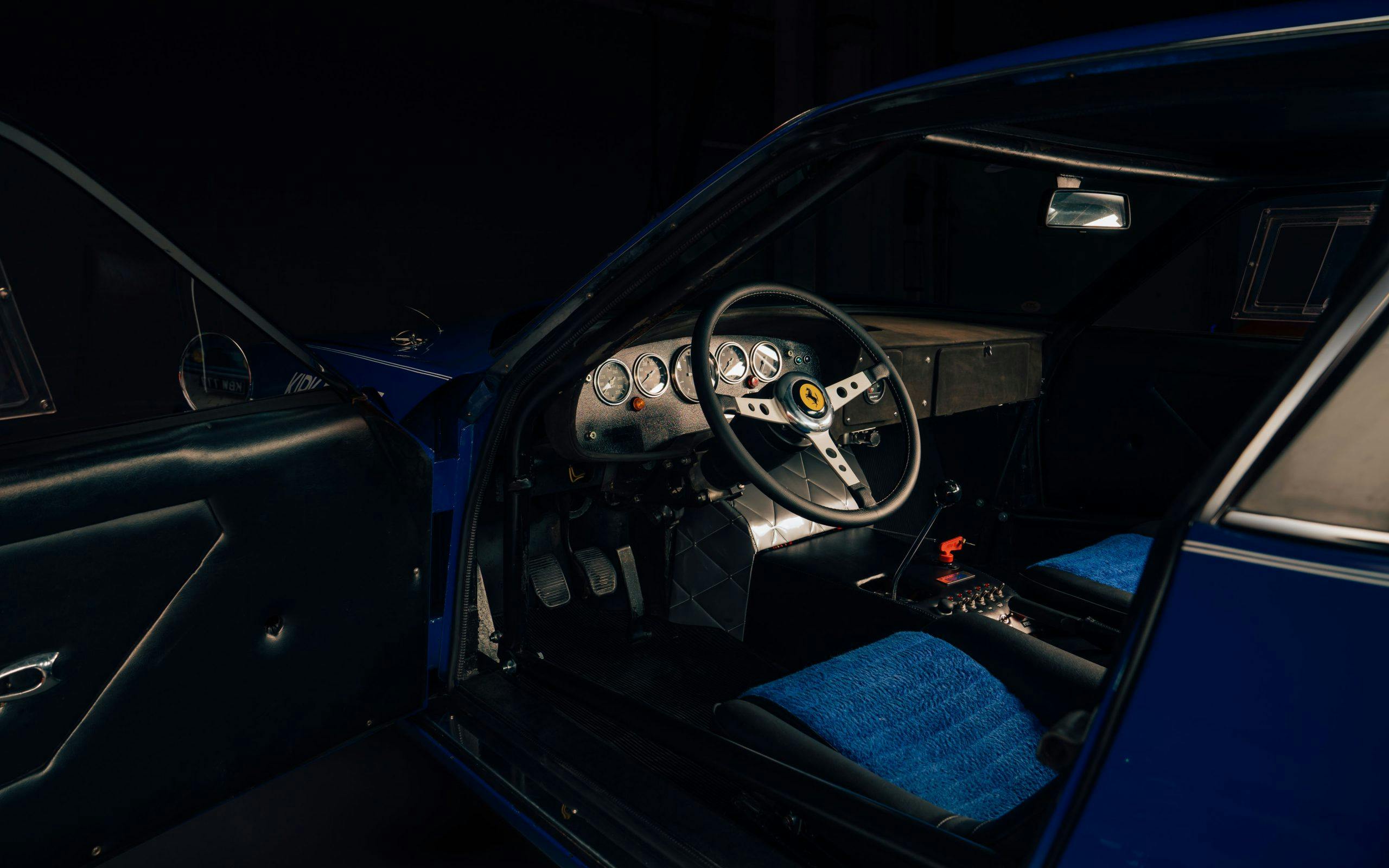 Ferrari 365 GTB:4 Daytona interior cockpit
