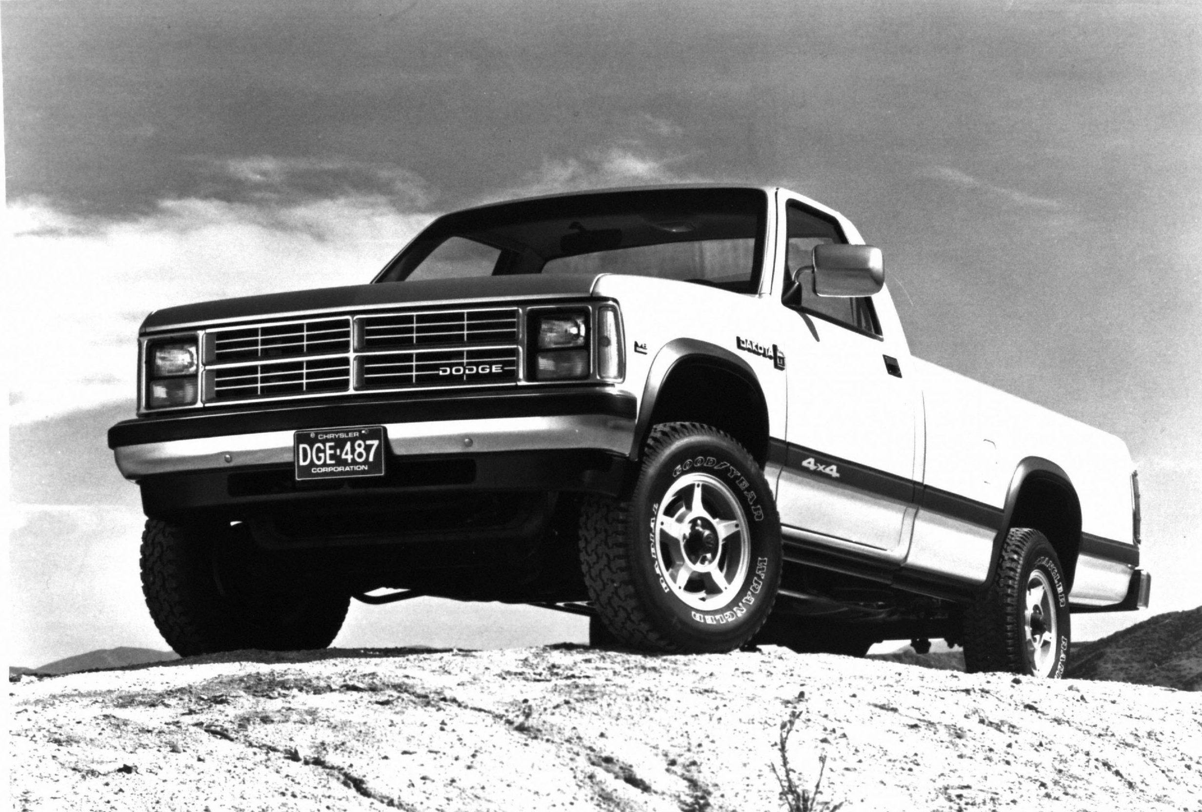 1987 Dodge Dakota LE front three-quarter