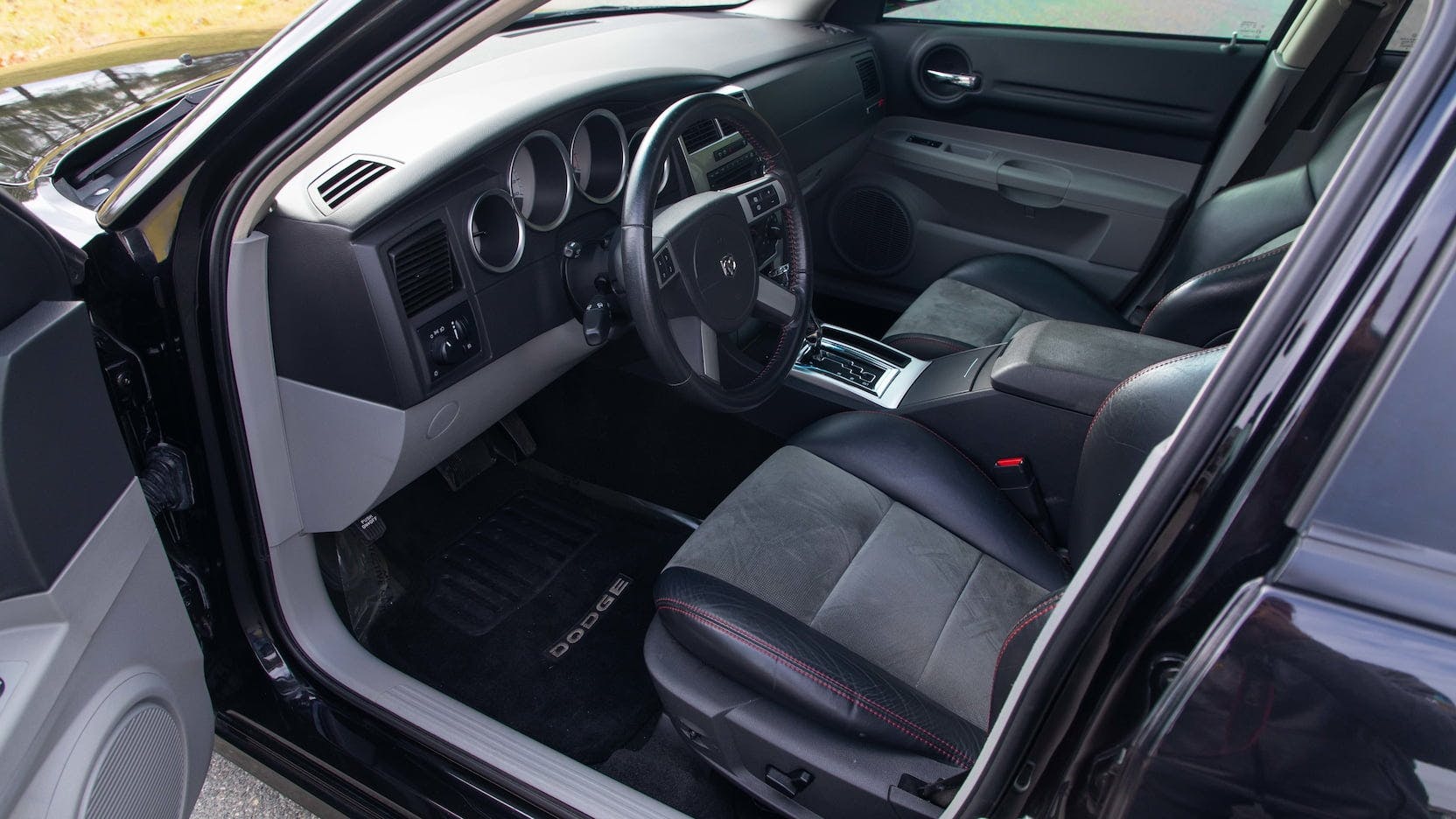 2007 Dodge Magnum SRT8 Interior