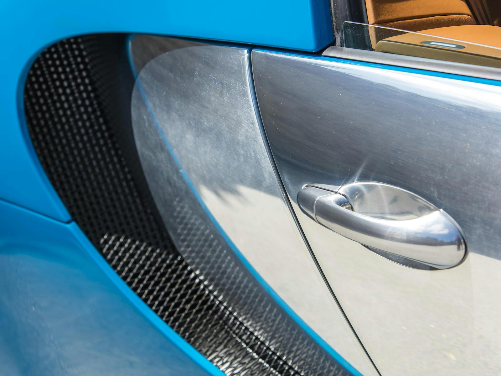 Bugatti Veyron chrome blue vent