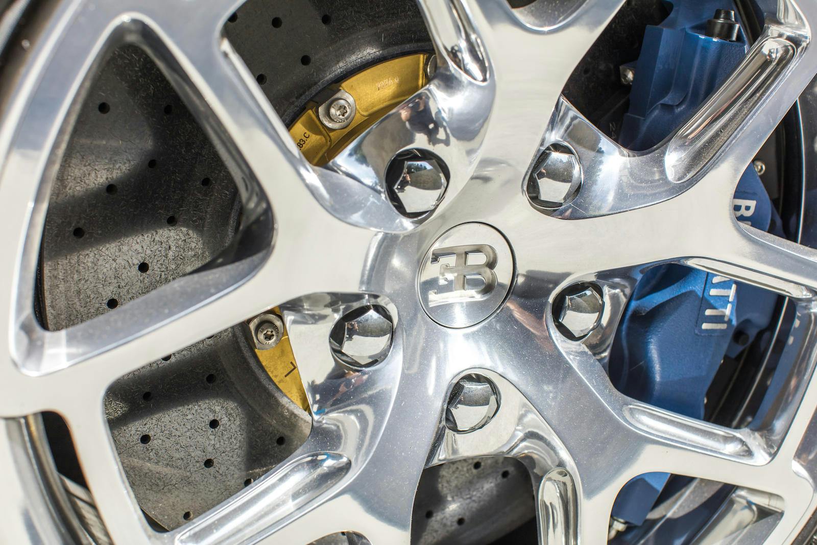 Bugatti Veyron wheel brake detail