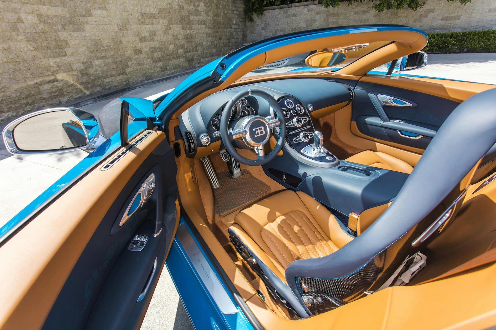 Bugatti Veyron interior top down