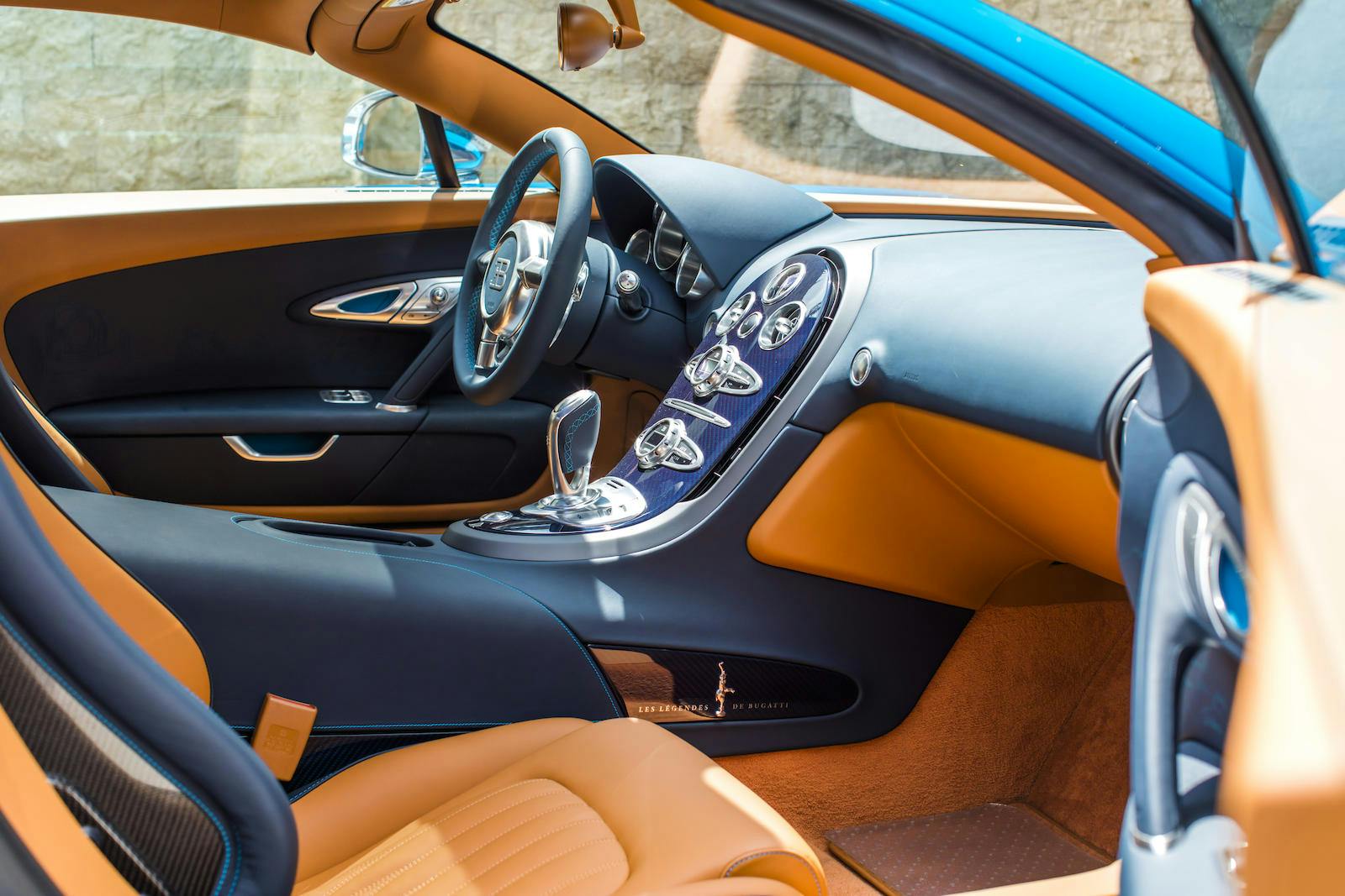 Bugatti Veyron interior front