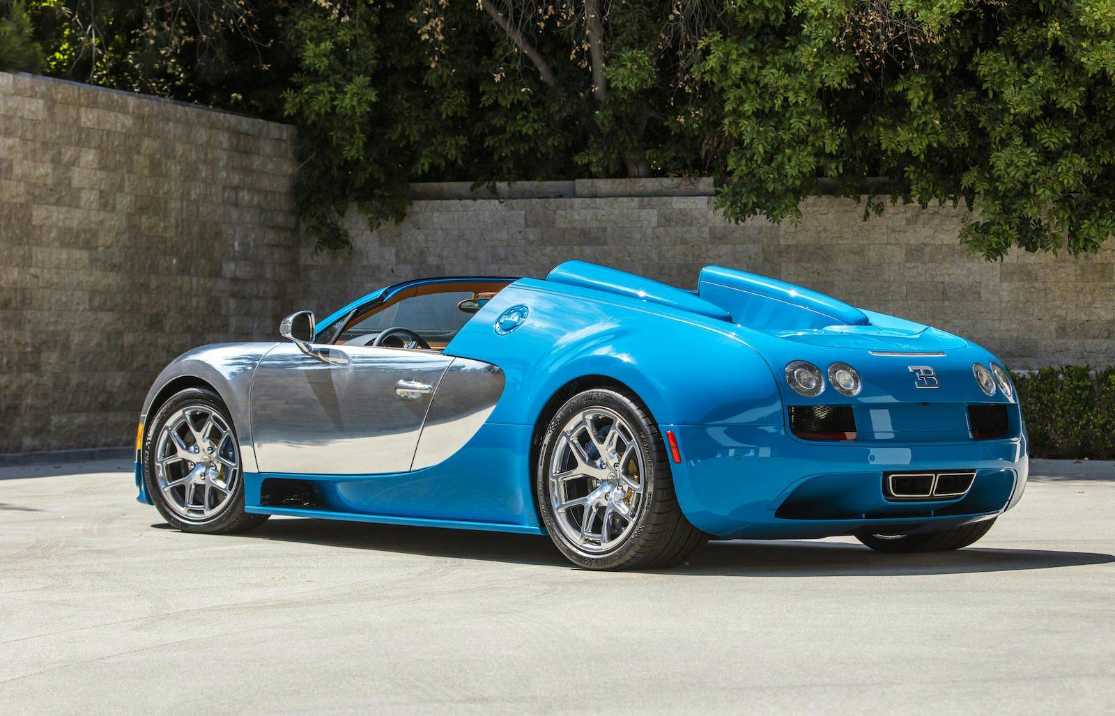 Bugatti Veyron rear three-quarter