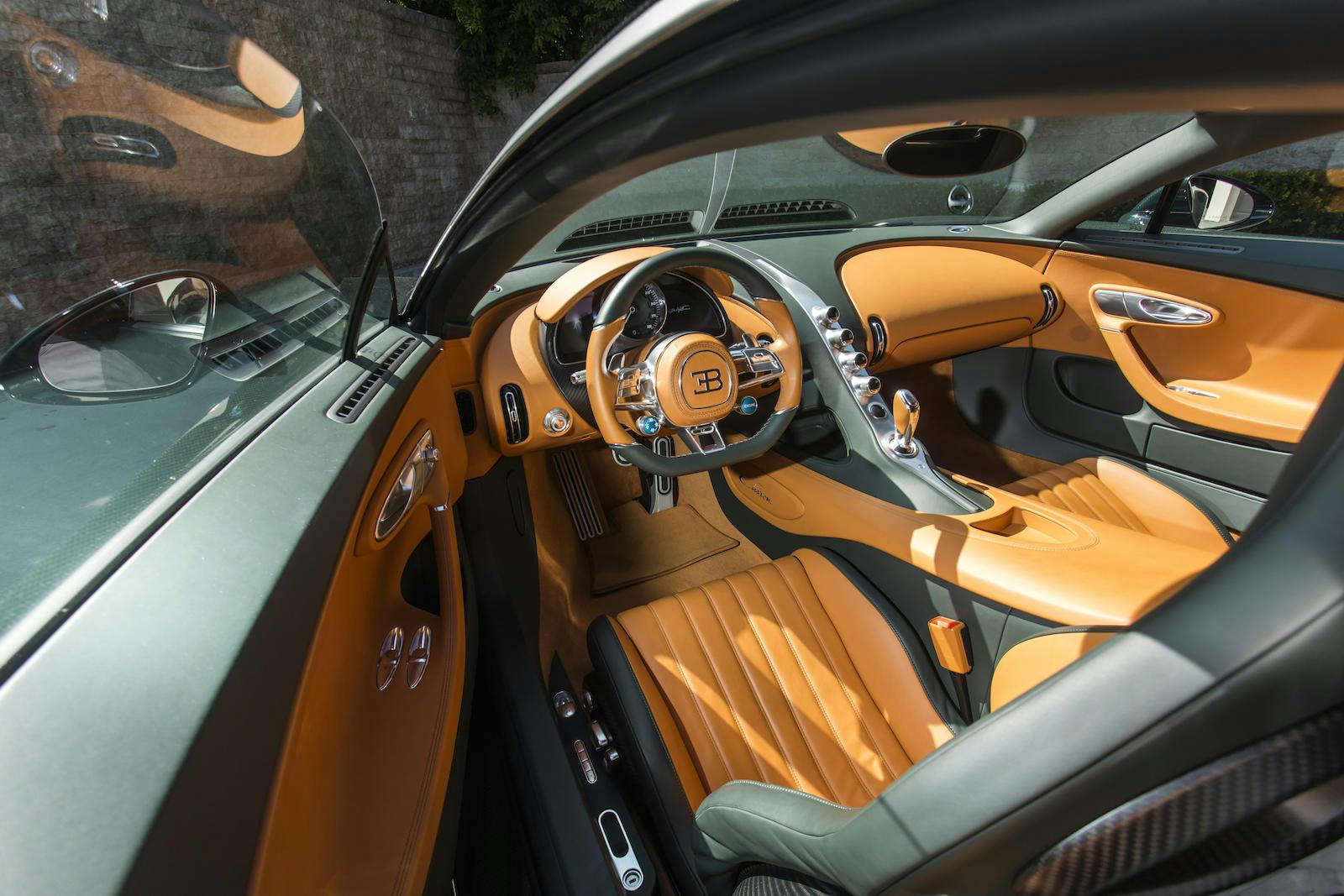 Bugatti Chiron front interior