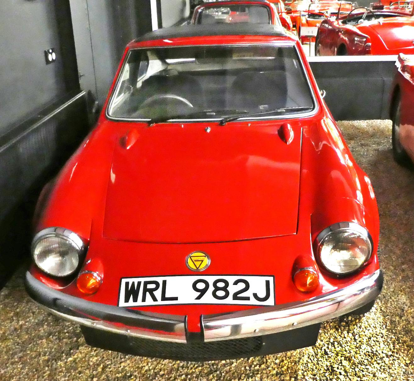 Red Room Ginetta G15 front