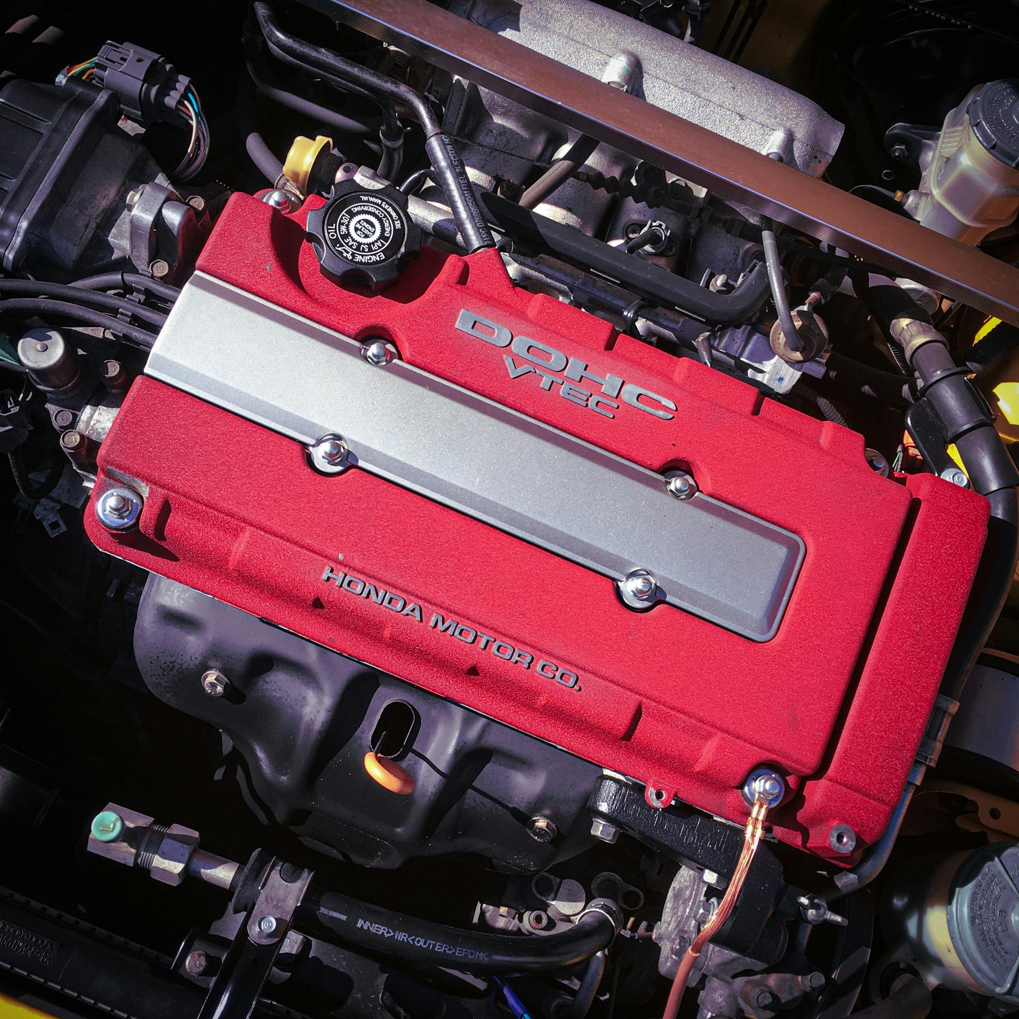 Acura Integra Type R dohc vtec engine