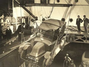 Marne 1910 Renault Taxi unloading portland
