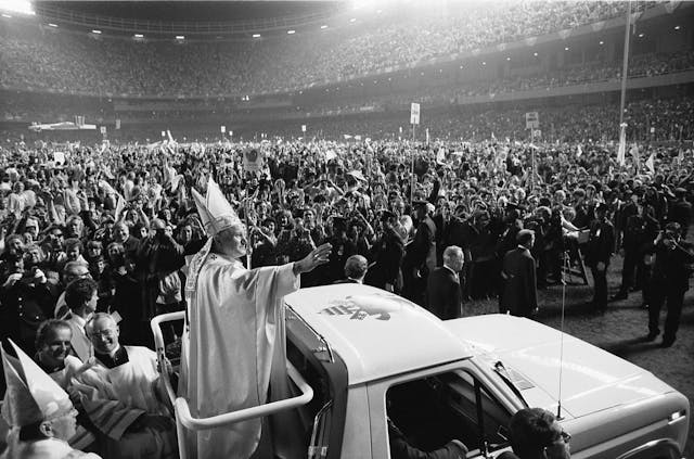 Pope_John_Paul_II_(1979) Ford Bronco_credit Thomas J. O'Halloran