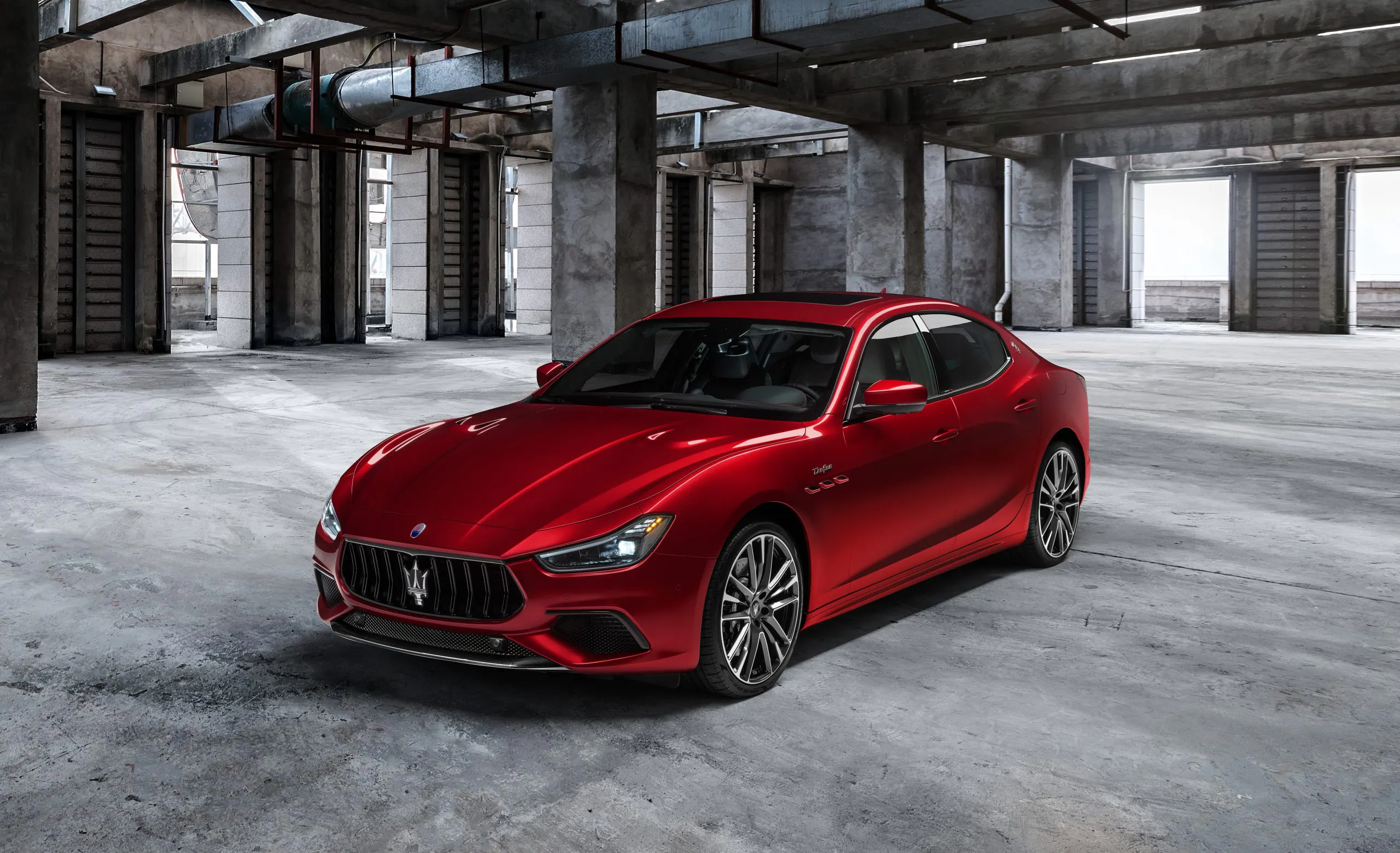 red trofeo ghibli front three-quarter