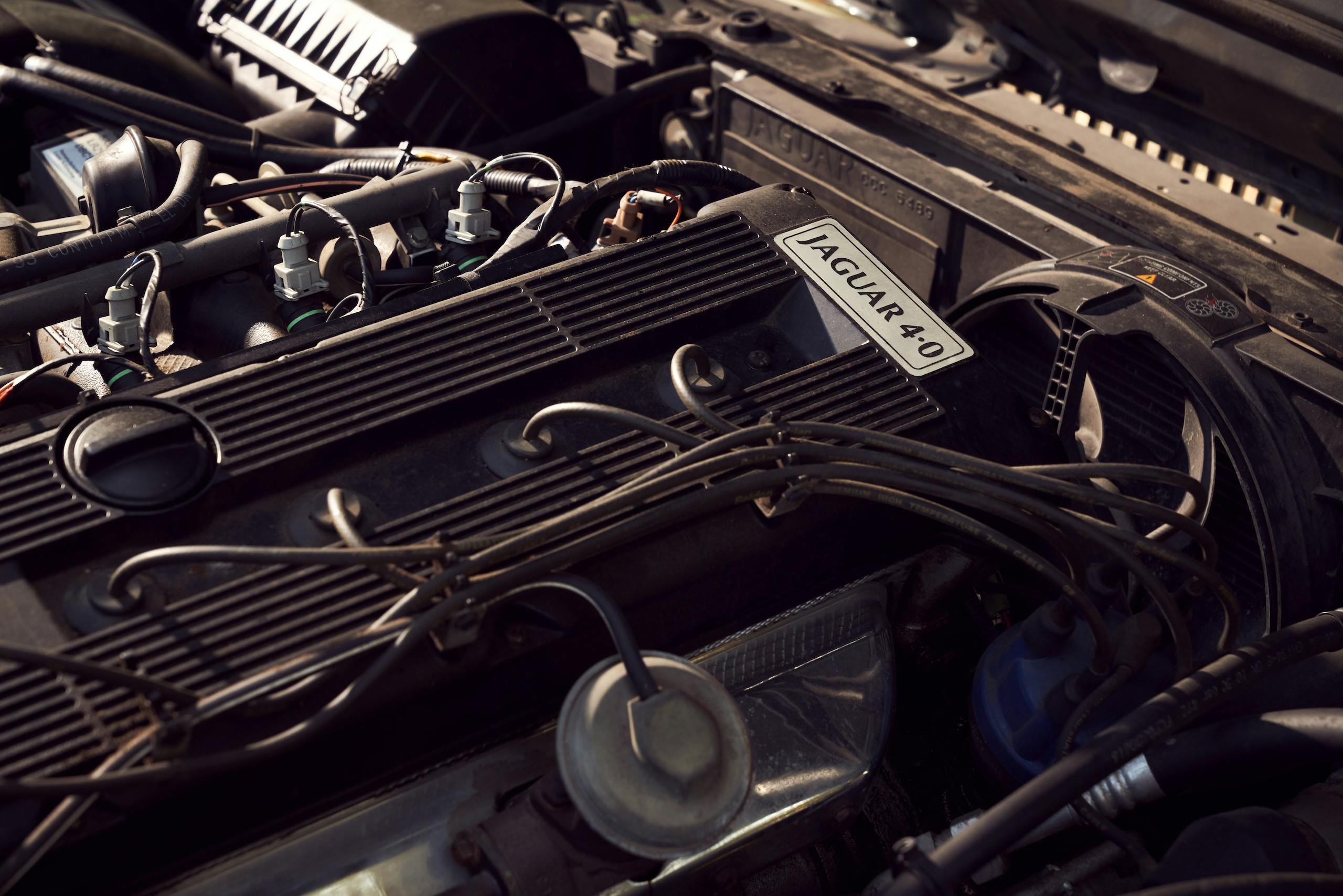Jaguar XJ6 engine