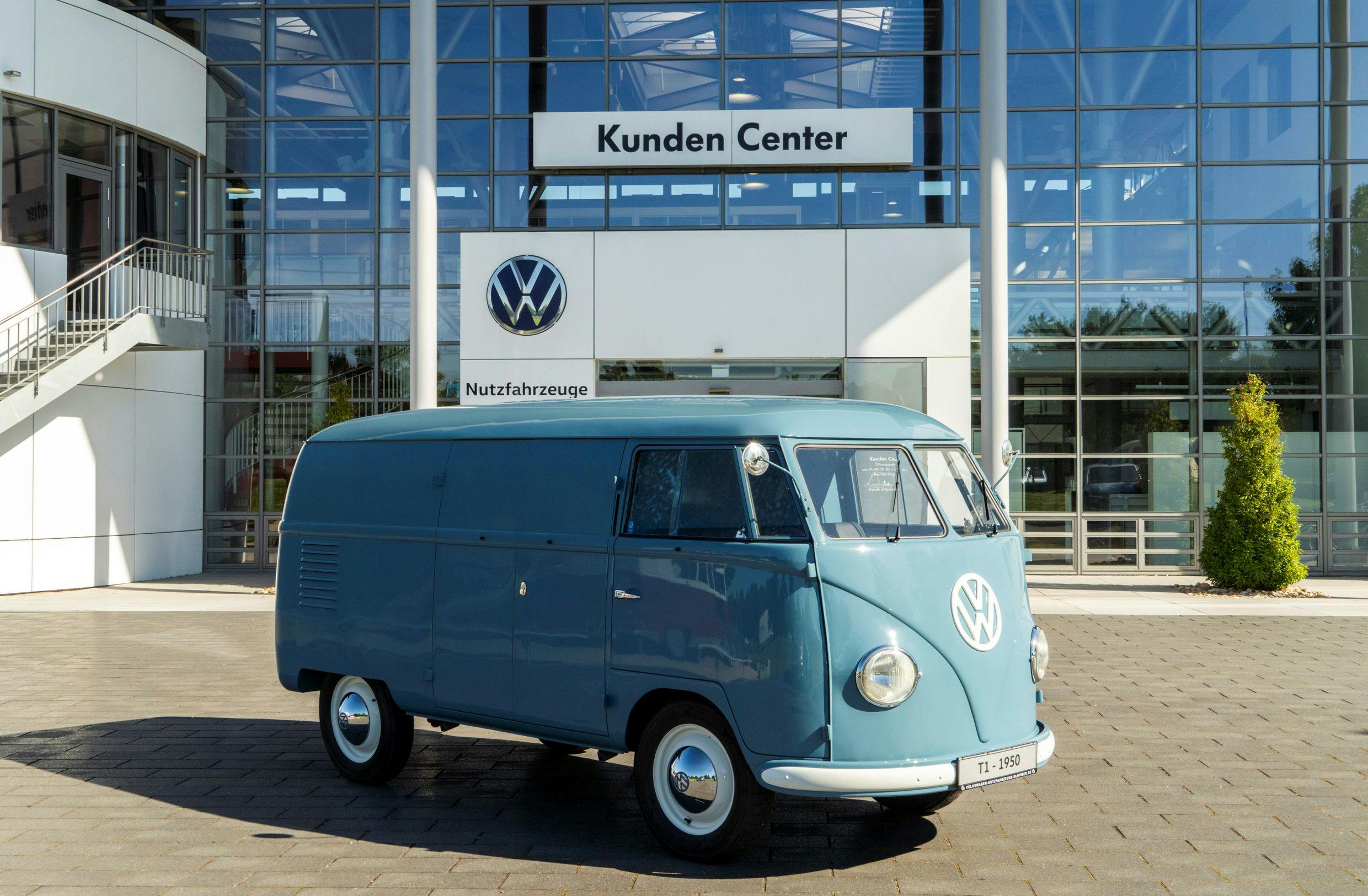 1950 VW T2 - Oldest - Full passenger side Kunden Center