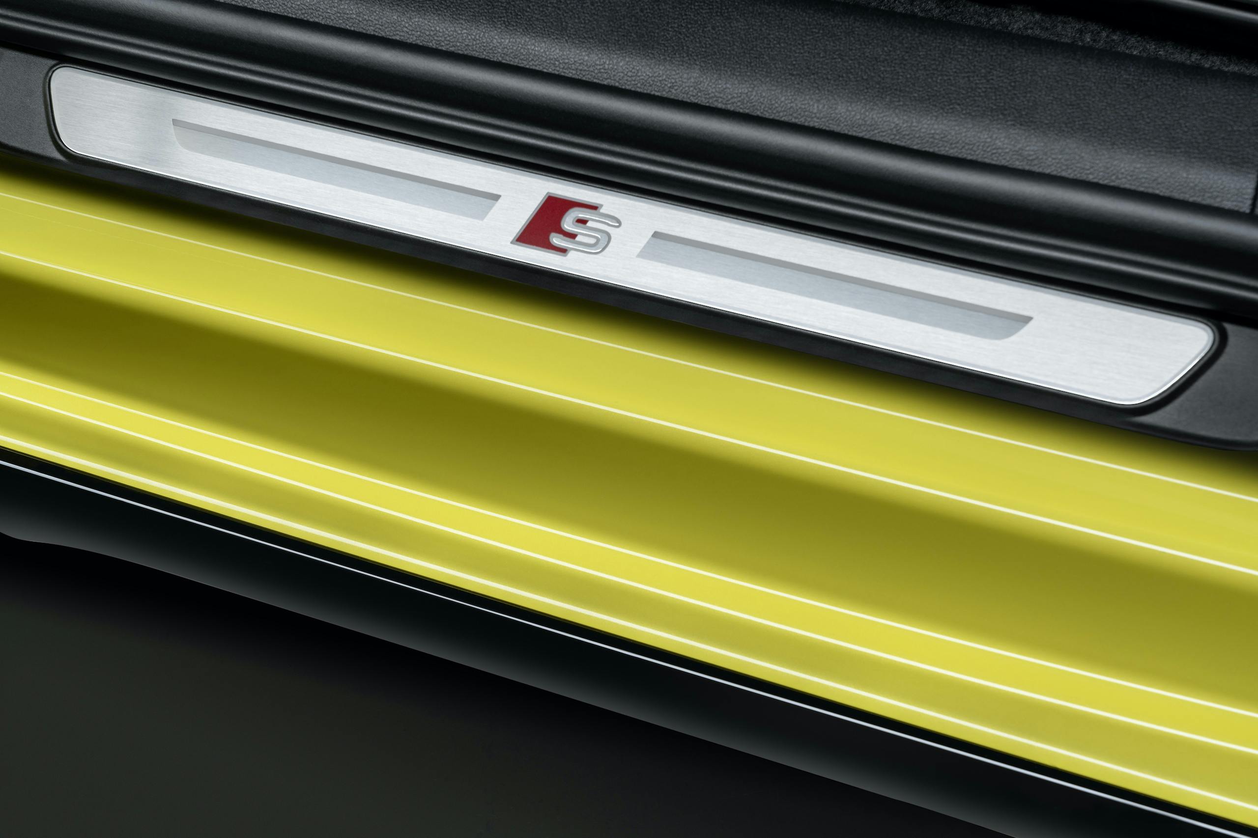 Audi S3 Sportback python yellow door sill