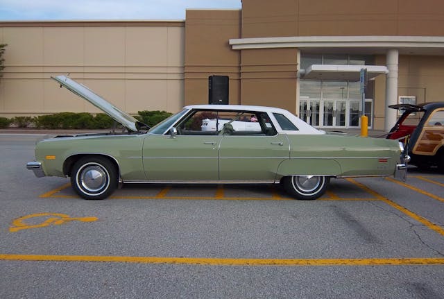 1975 Olds 98 Regency sedan 1