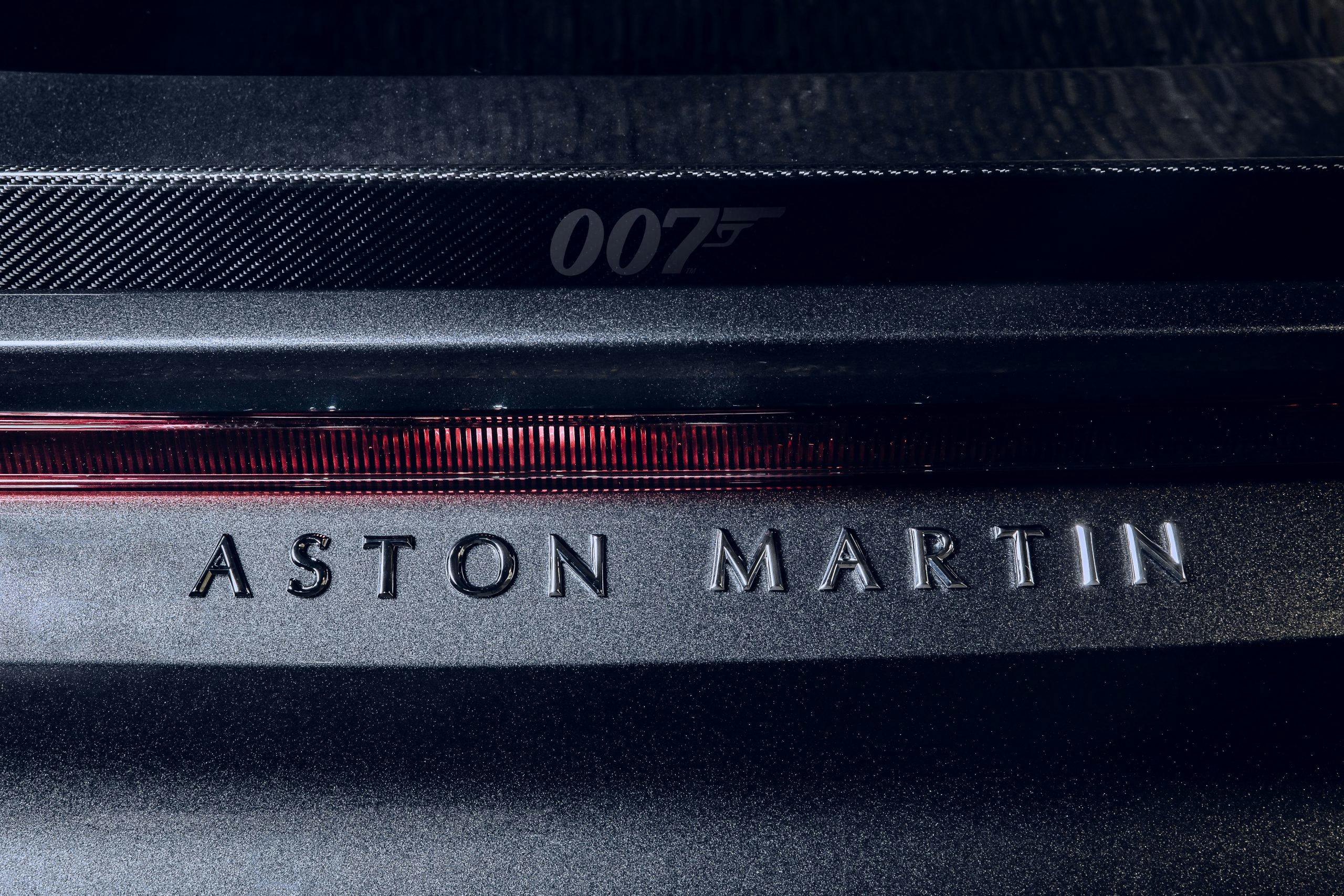 Aston Martin Vantage 007 Edition badging