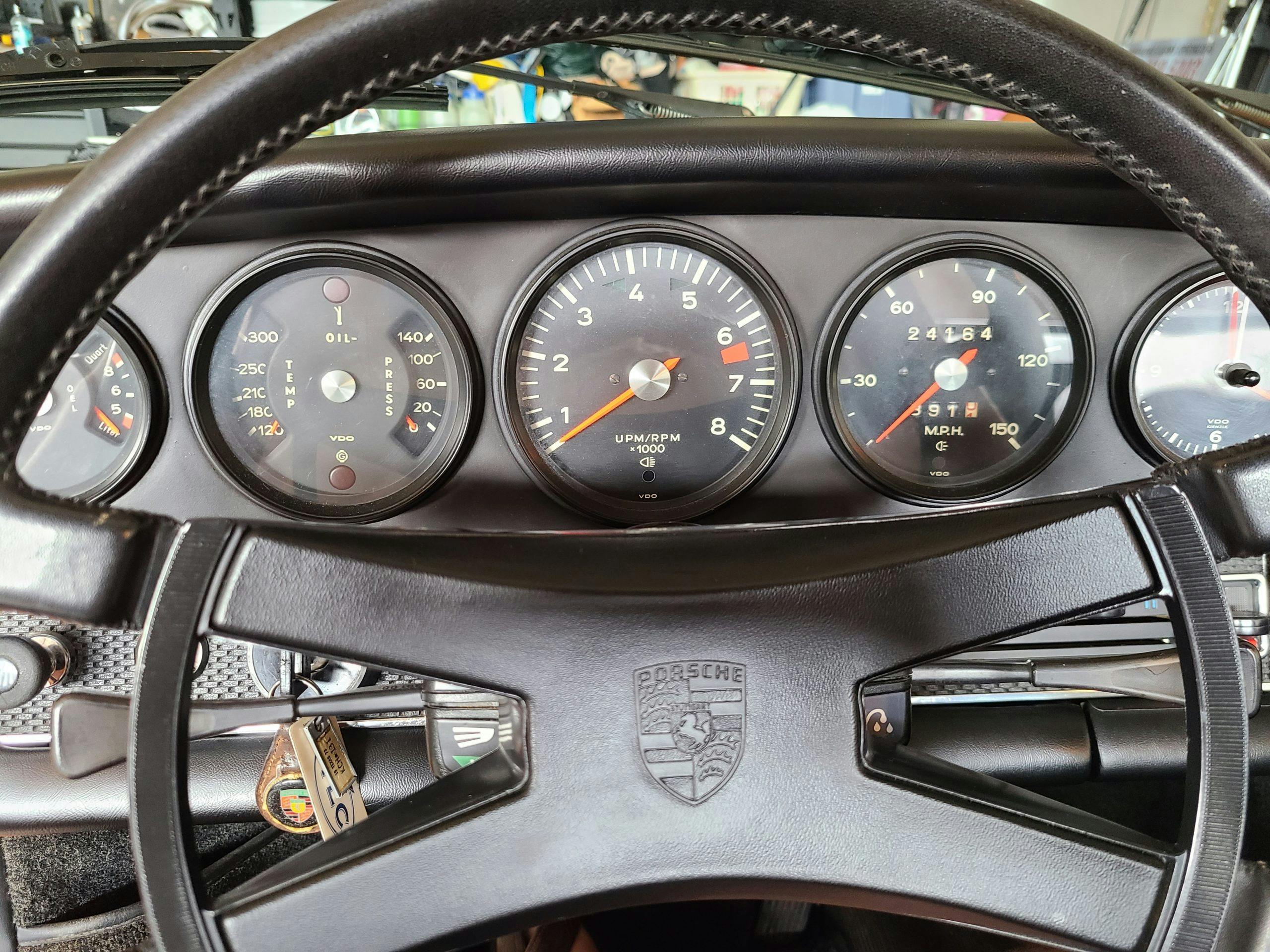 1971 Porsche 911 T dash instrument steering wheel