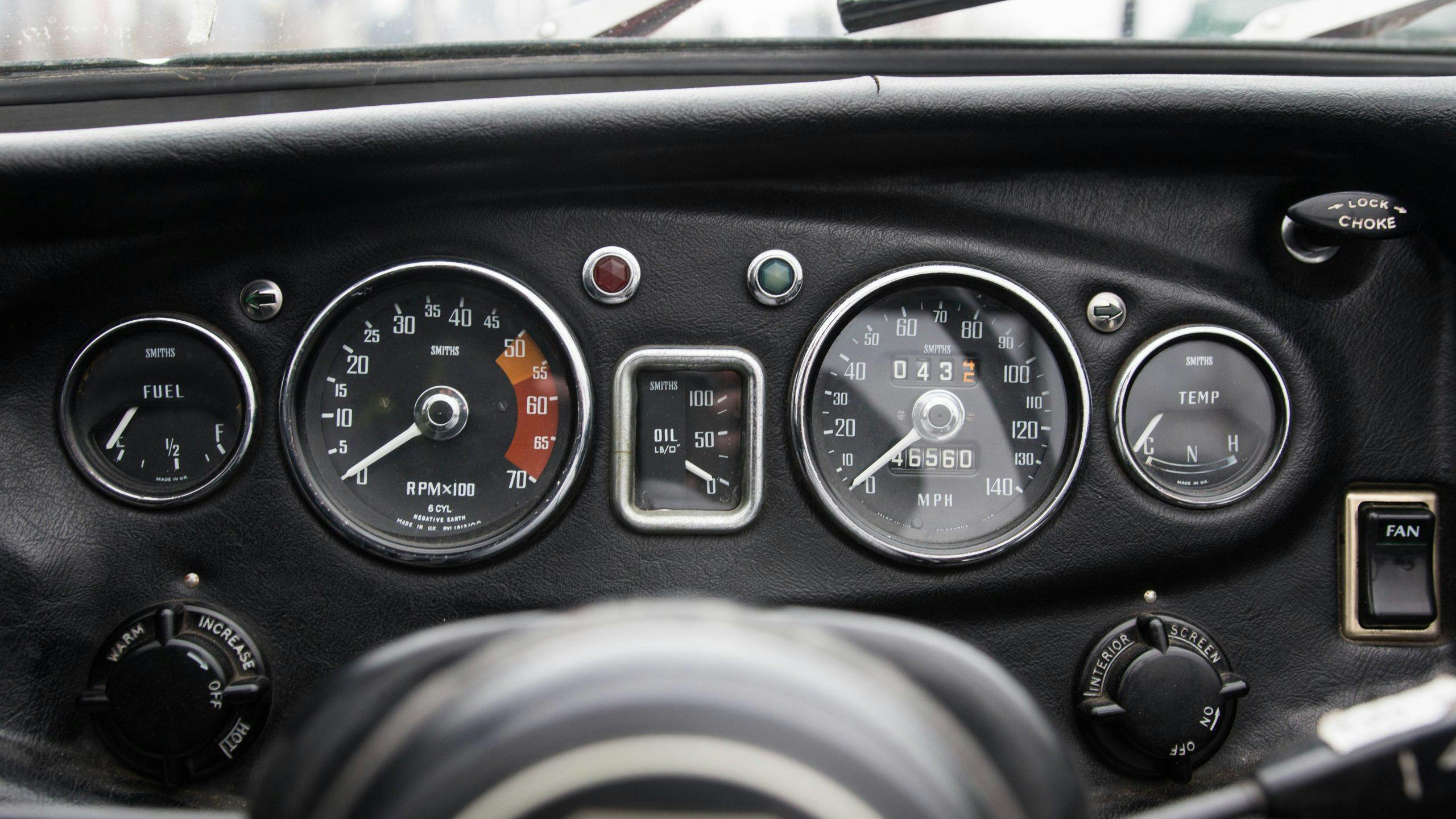 1969 MG MGC gauges detail