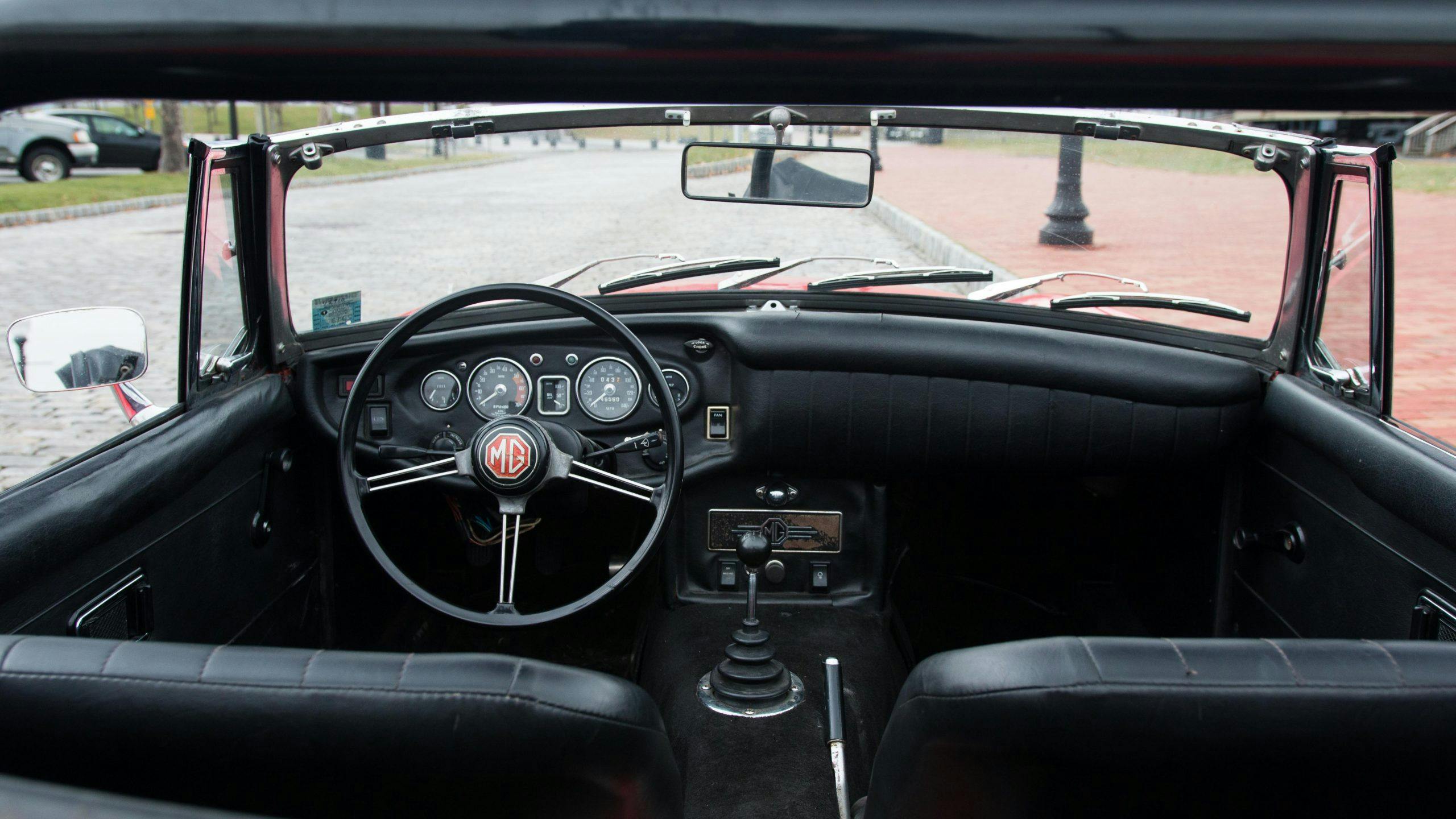 1969 MG MGC interior front