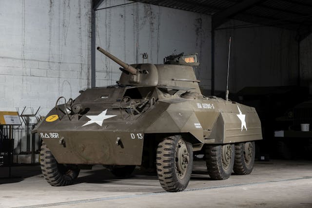 1943 Ford M8 blindé léger front three-quarter
