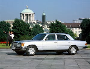 Mercedes-Benz 450 SEL 6.9 v8 side profile